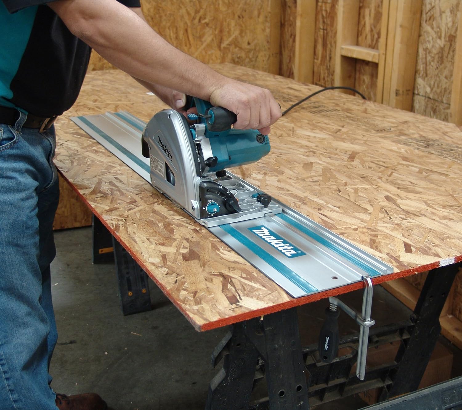 Makita SP6000J1 61/2Inch Plunge Circular Saw with Guide Rail