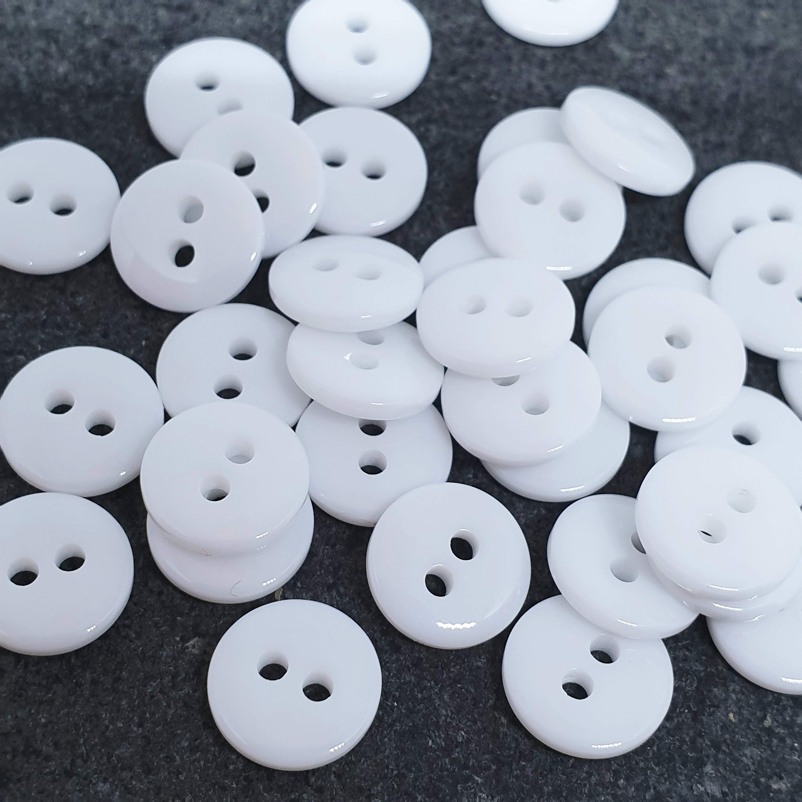 MajorCrafts® 120pcs 10mm 2 Holes Small Round Resin Sewing Buttons Needlework Arts and Crafts Embellishments (White)