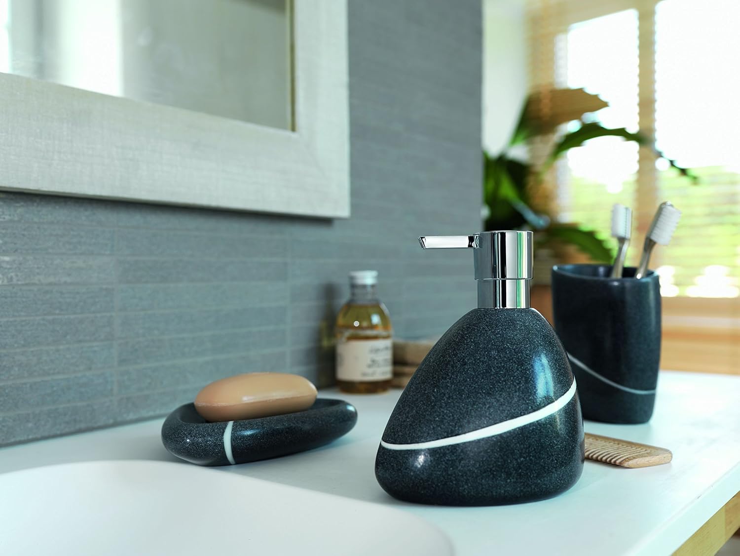 Spirella Etna Stone Soap Dispenser Polyresin Black White Stone Effect Height 14.5 cm x Width 13 cm, White/Black - Image 4