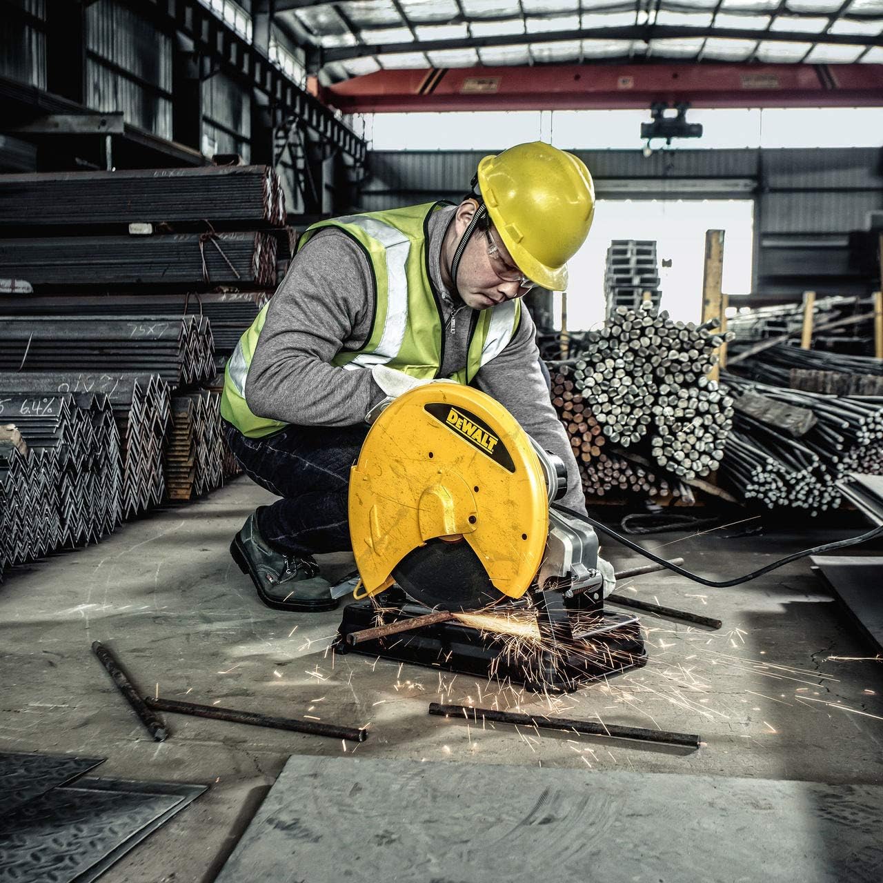 DEWALT 2300W 355MM Metal Cutting CHOP Saw 240V, Yellow/Black - Image 4