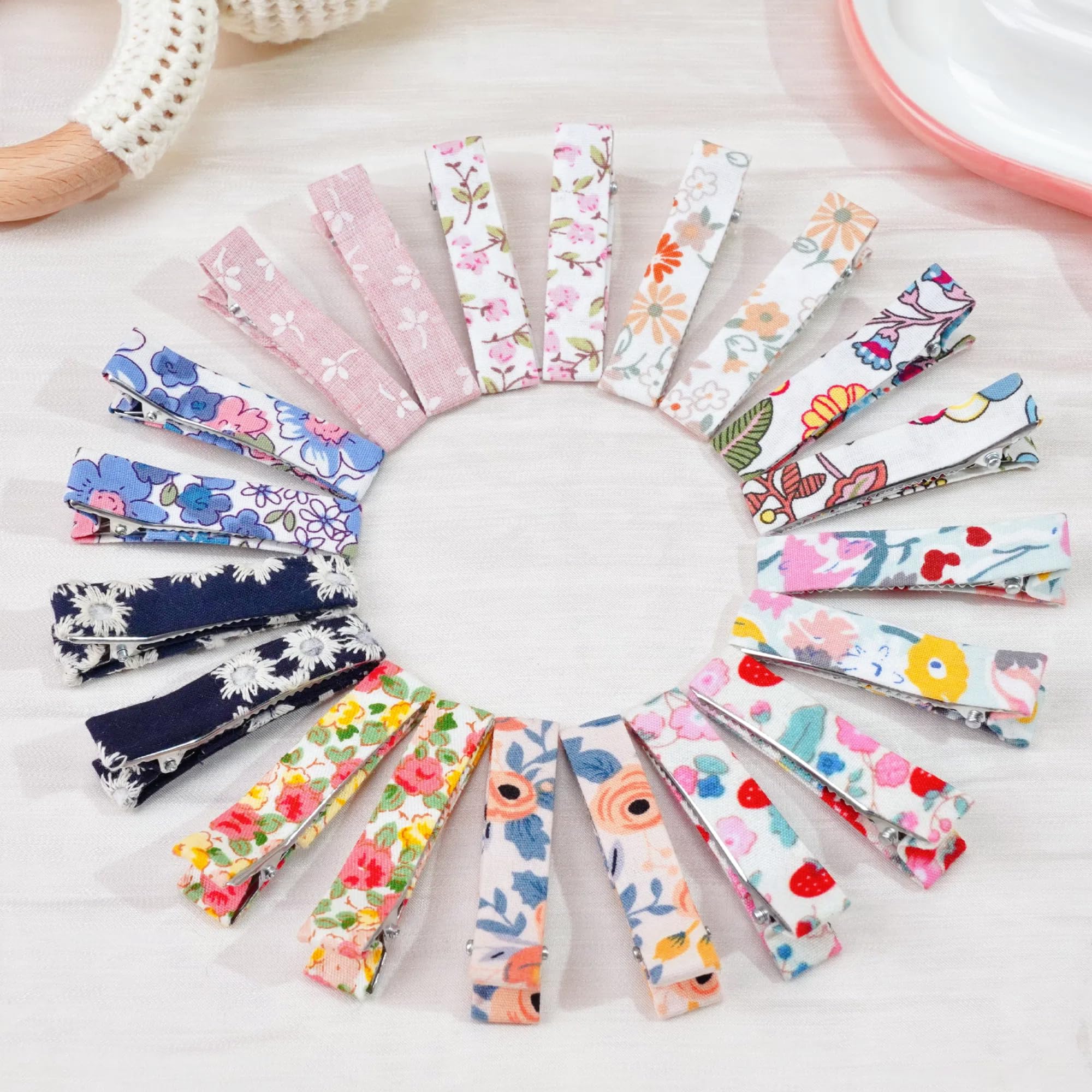 Photo 1 of Hair Clips for Girls Women Toddler Baby,Assorted 20Pcs Flower Fabric Fully Lined Small Alligator Clips Hair Accessories for Teens Child Kids Gifts
