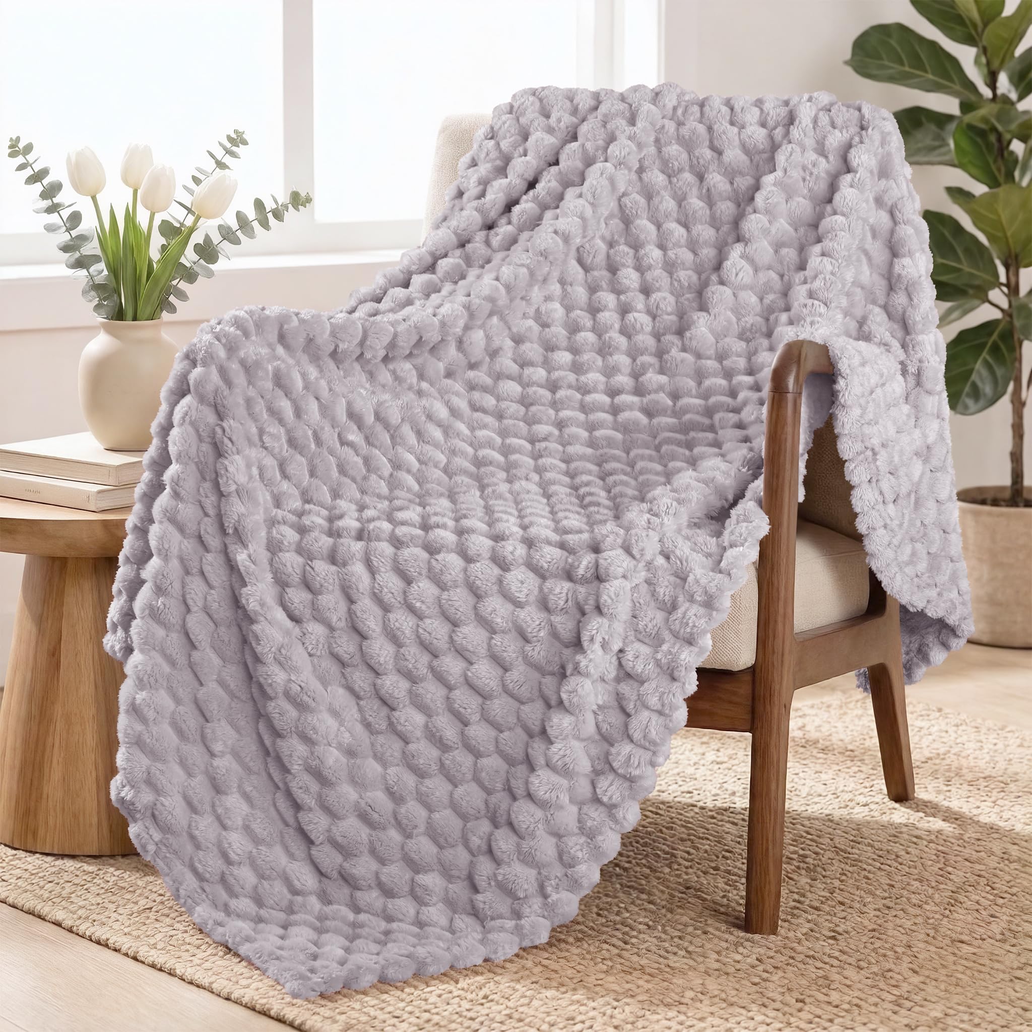 Exclusivo Mezcla Fleece Throw Blanket for Couch, Extra Large Fuzzy Light Grey Bed Blankets, Soft Cozy Plush Sofa Throws for All Seasons, 127x178 CM