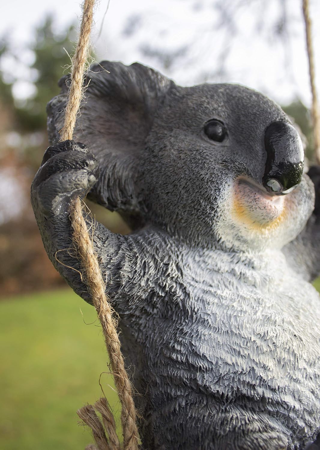 Garden Mile® Swinging Koala Bear Animal Resin Garden Statues Outdoor Indoor Tree Hanging Garden Ornaments Home Decorations Novelty Gift Idea for Garden Lawn Patio Porch Weatherproof (23 x 20 x 10cm) - Image 4