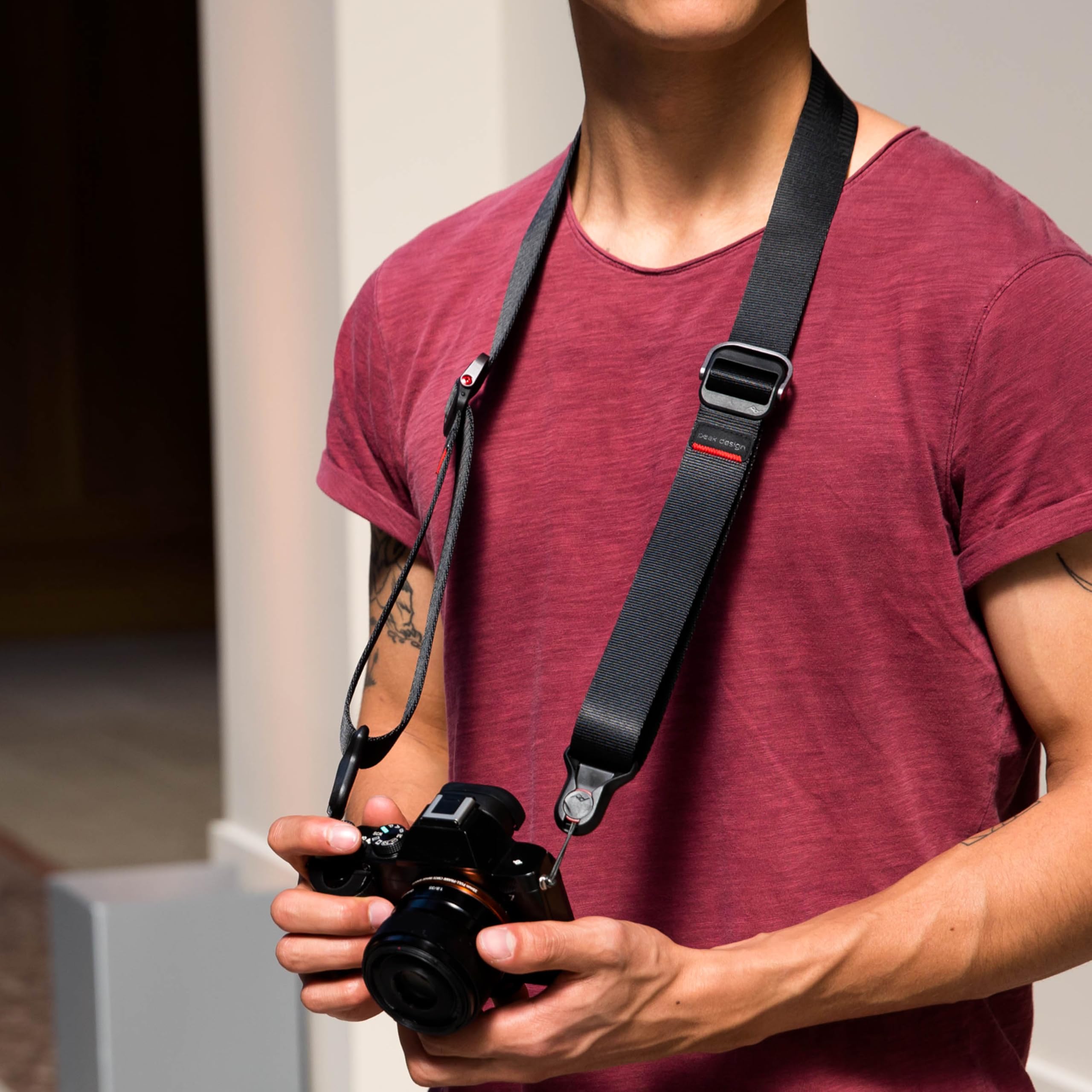 Peak Design Slide Lite Camera Strap, Black, Configurable as a Sling, Neck or Shoulder Strap, Quick Release and Connection, Smooth and Grippy Side, Camera Straps for Photographers, 200 lb Capacity