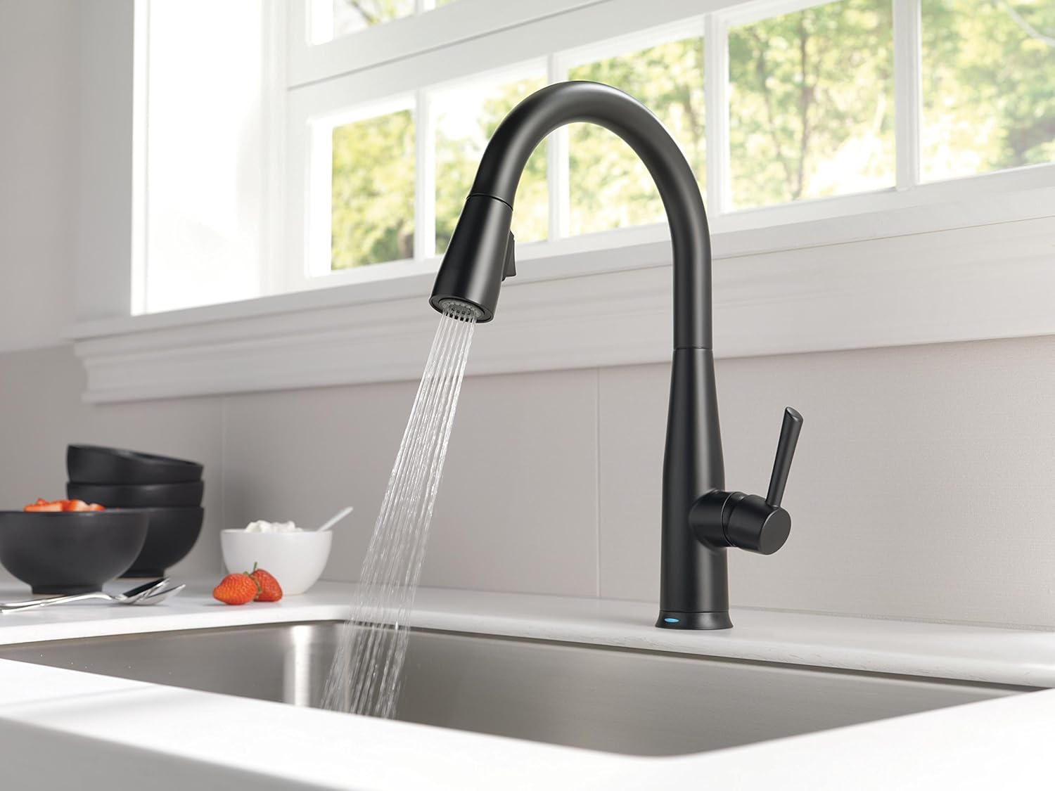 Delta Faucet Essa SingleHandle Kitchen Sink Faucet with Pull Down