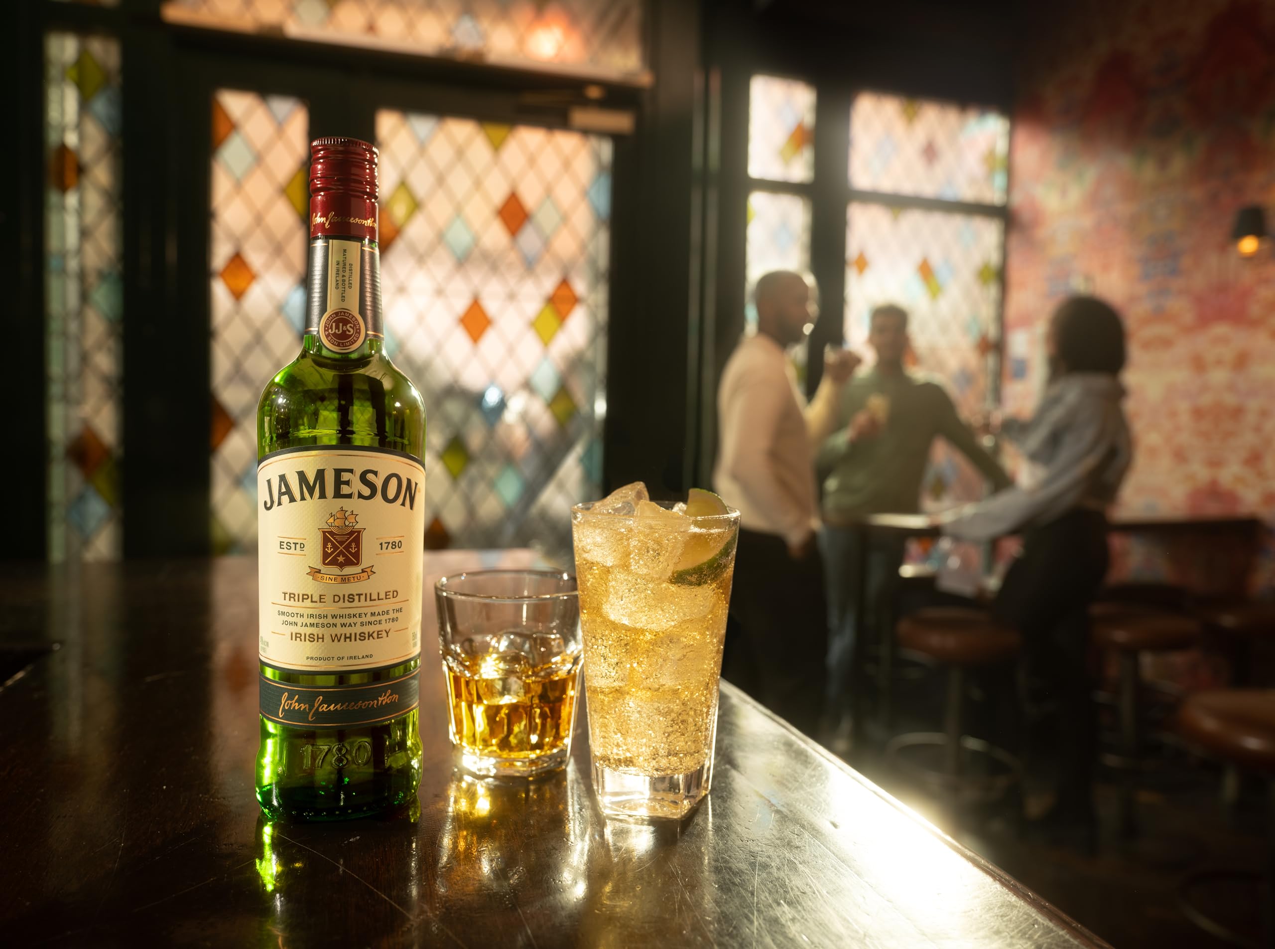 Jameson Irish Whiskey, Blended Irish Spirit aus feinen, dreifach destillierten Pot Still und Grain Whiskeys, Milder und zeitloser Genuss aus Irland, 1 x 1 l 8