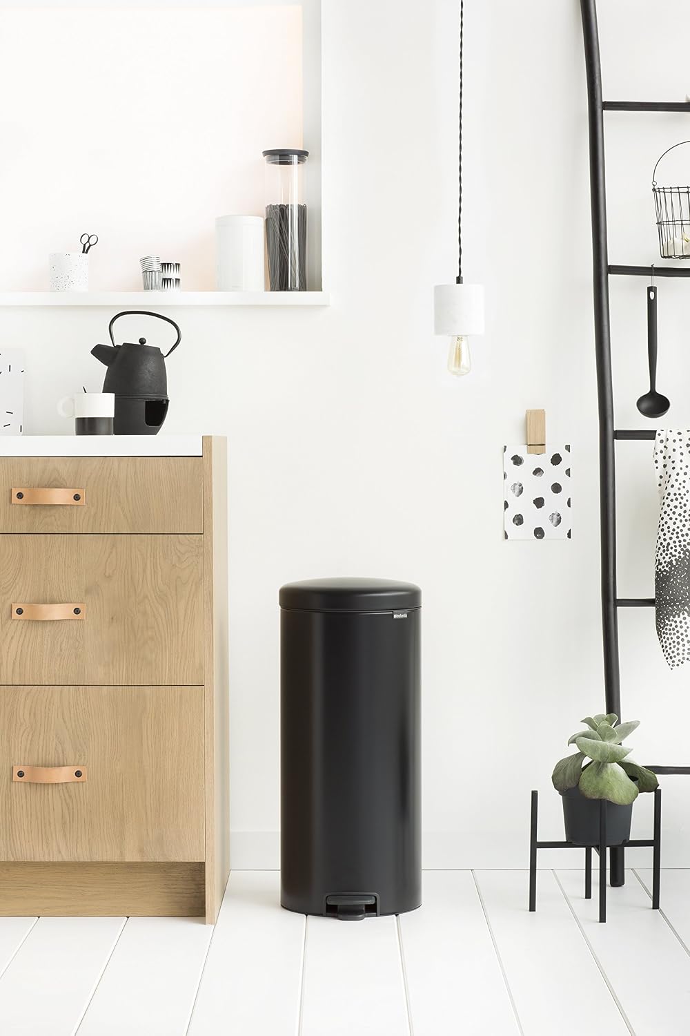 Brabantia NewIcon Pedal Bin 30L (Matt Black) Soft-Closure Kitchen Rubbish Bin with Removable Inner Bucket + Bin Bags - Image 5