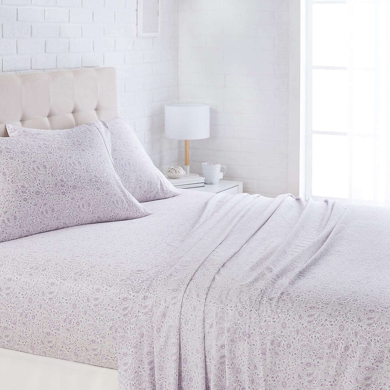 AmazonBasics Lightweight Super Soft Easy Care Microfiber