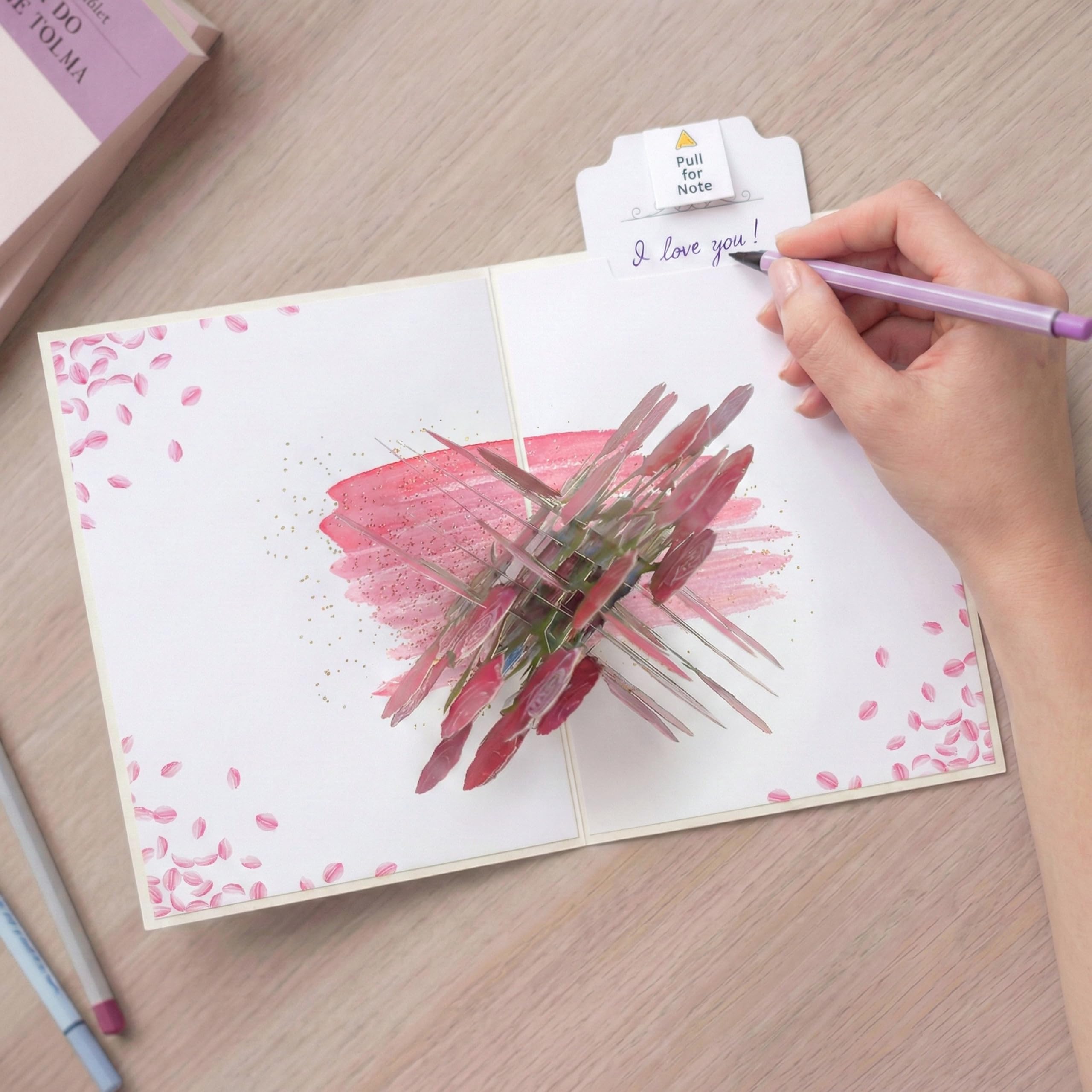 Magic Moments® Pop Up Karte Blumenstrauß mit roten Rosen – Besondere Valentinstag Karte, 3D Geburtstagskarte für Frau, Freundin, Mama – Glückwunschkarte zum Hochzeitstag, Jahrestag inkl. Umschlag 5