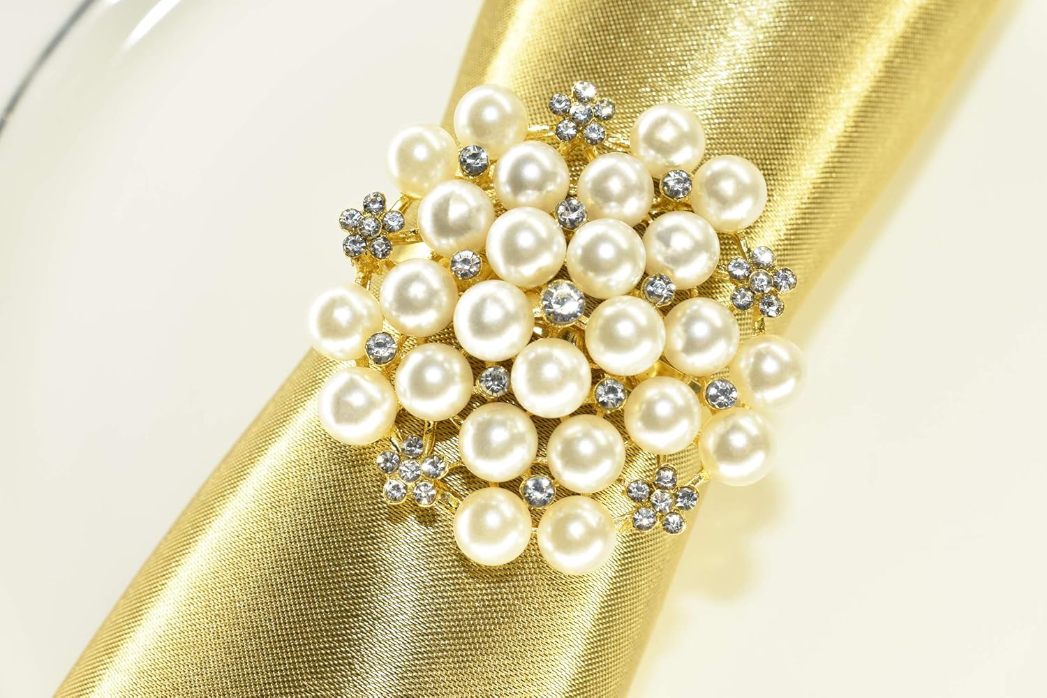 ZeeDix Set of 12 White Pearl Napkin Rings for Dinning Table Setting - Napkin Holder Rings for Holiday Party, Wedding Receptions, and Home Kitchen for Casual or Formal Occasion: Kitchen & Dining