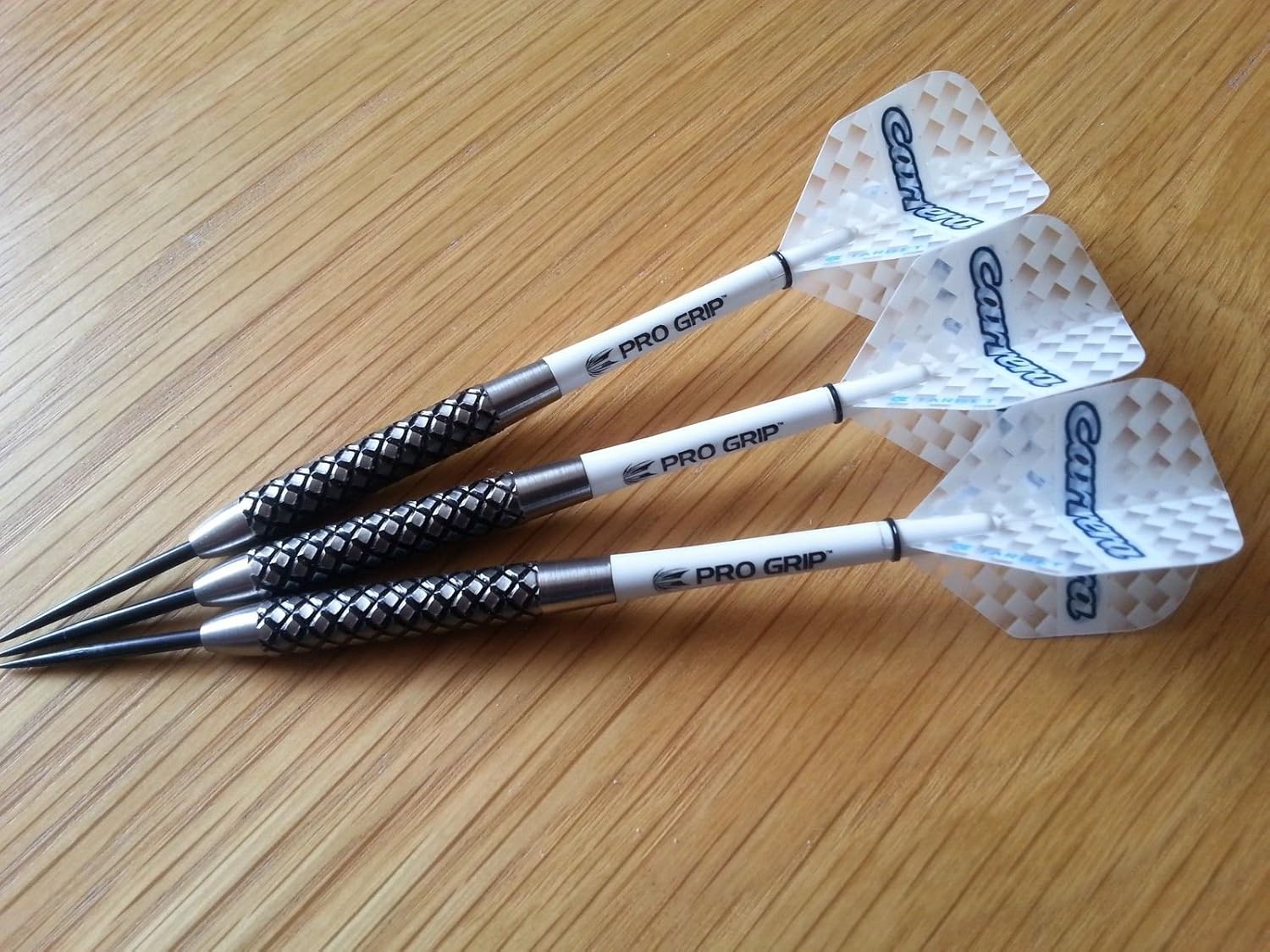 28g 85 Tungsten HURRICANE Darts Set,Target Pro Grip Stems,White Carrra