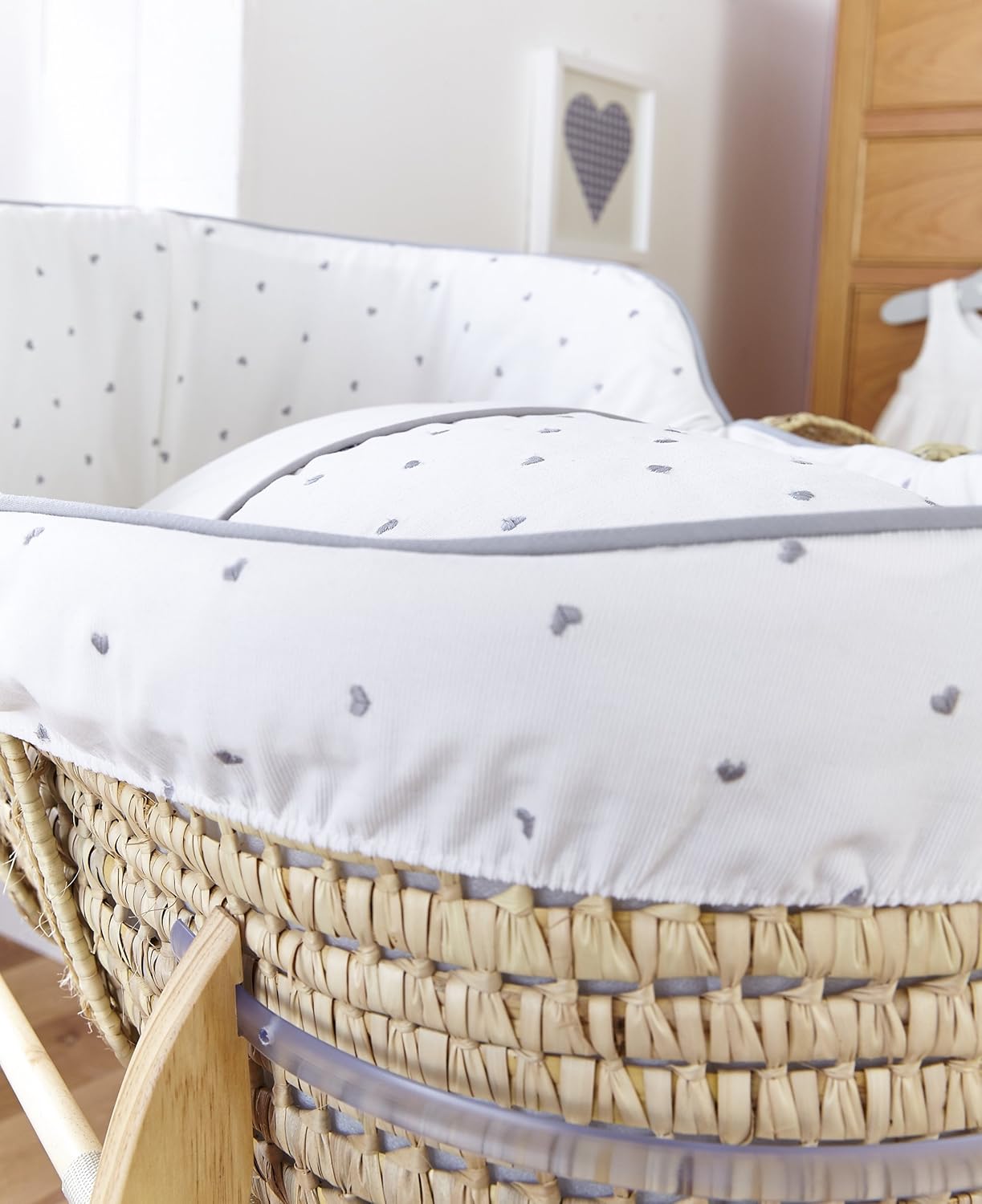 lullaby hearts moses basket