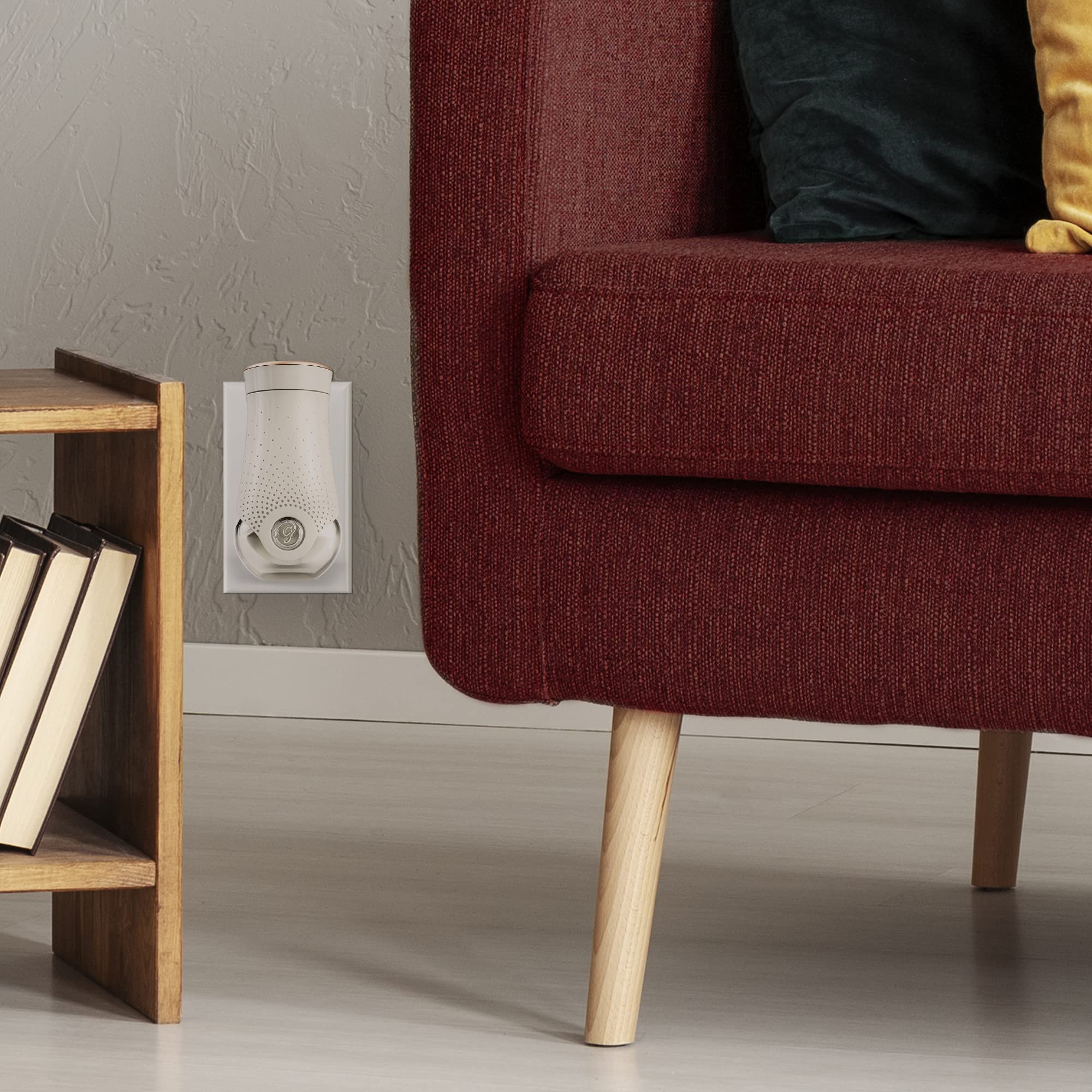 Glade PlugIns Refills Air Freshener Starter Kit, Scented and Essential Oils for Home and Bathroom, Apple of My Pie, 0.67 Fl Oz, 1 Warmer + 1 Refill