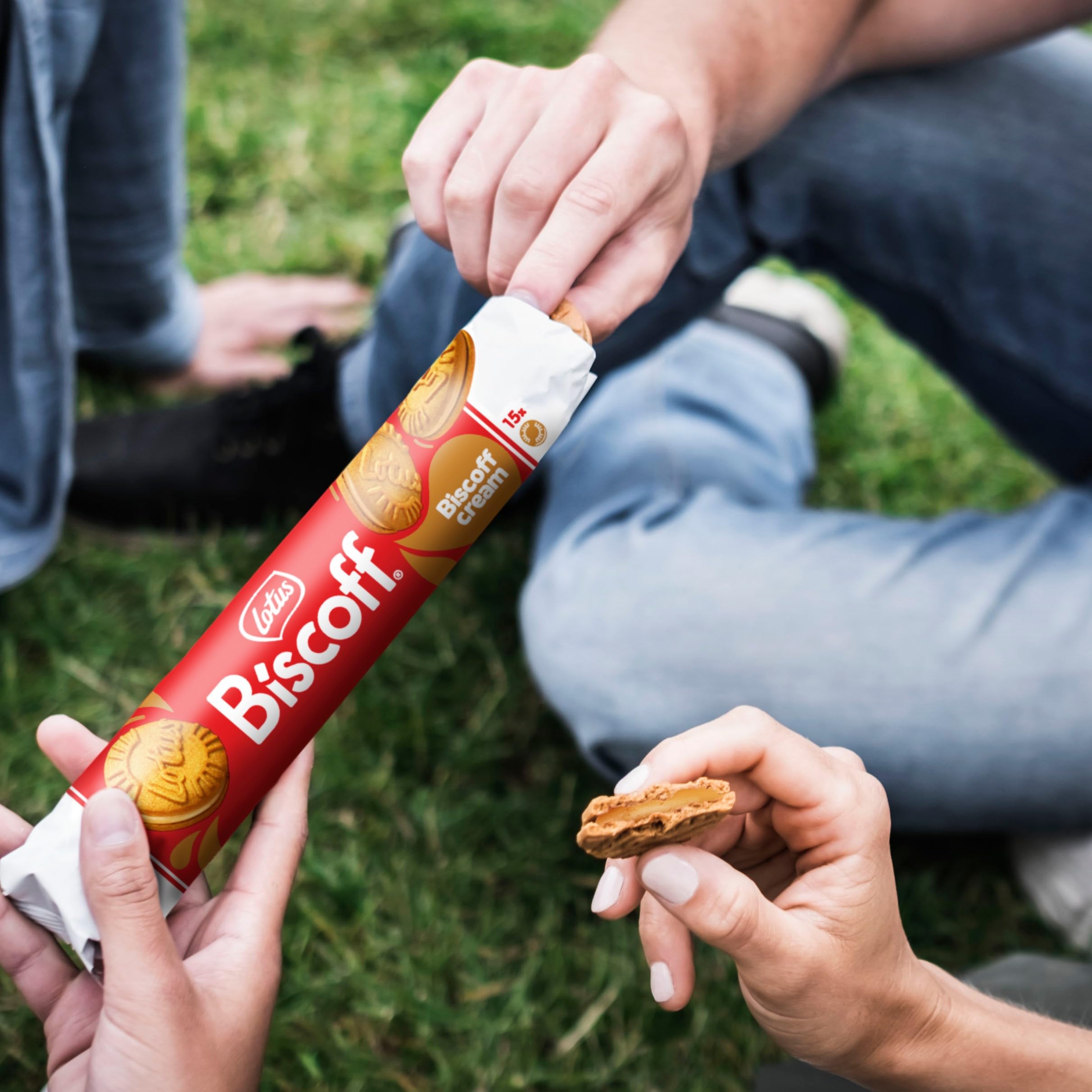 Lotus Biscoff | Sandwich-Doppelkekse mit Biscoff-Cremefüllung | 15 Sandwich-Kekse pro Packung | Nur Natürliche Inhaltsstoffe | Vegan | Ohne Farbstoffe oder Zugesetzte Aromen | 9x150g | 1,35 kg 4
