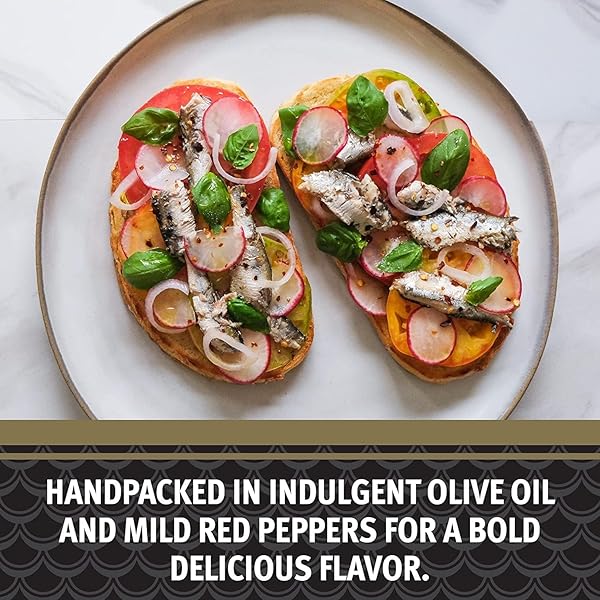 BRUNSWICK WILD CAUGHT SKINLESS AND BONELESS SARDINES, SERVED IN OLIVE OIL WITH MILD RED PEPPERS, 4.4 OZ