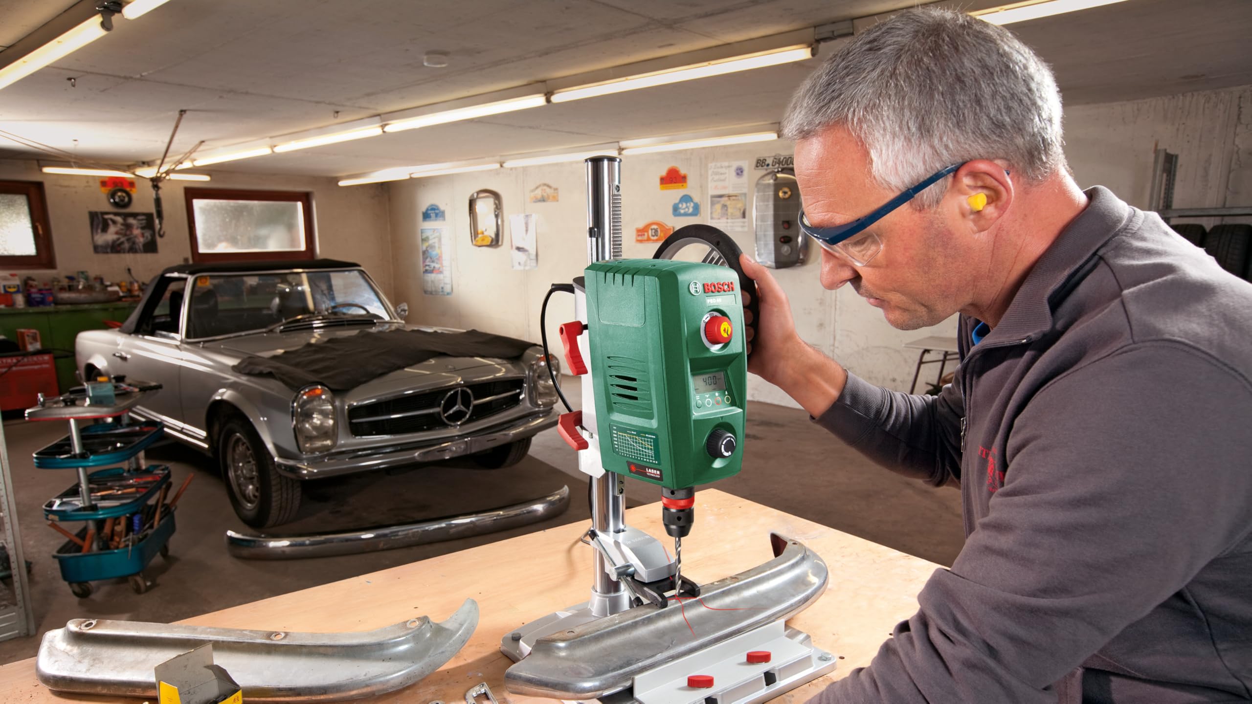 Bosch Tischbohrmaschine PBD 40 (710 W, Max. Bohr-Ø in Stahl/Holz: 13 mm/40 mm, Bohrhub 90mm, im Karton) 4