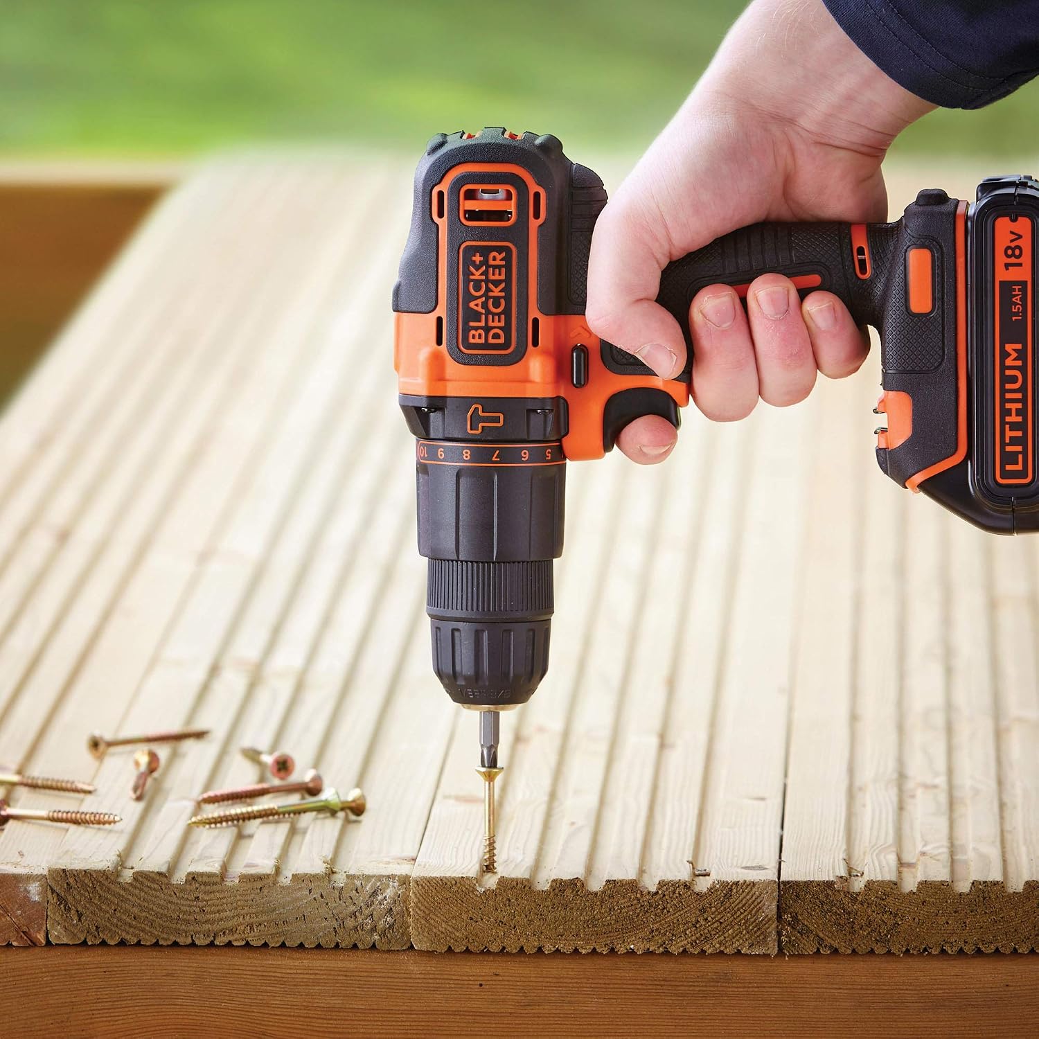 BLACK+DECKER BCK24D2S Hammer Drill 18 V (21,000 ipm) and 125 mm 18 V Grinder with 2 x 2 Ah Lithium Batteries and Carry Bag - Image 4