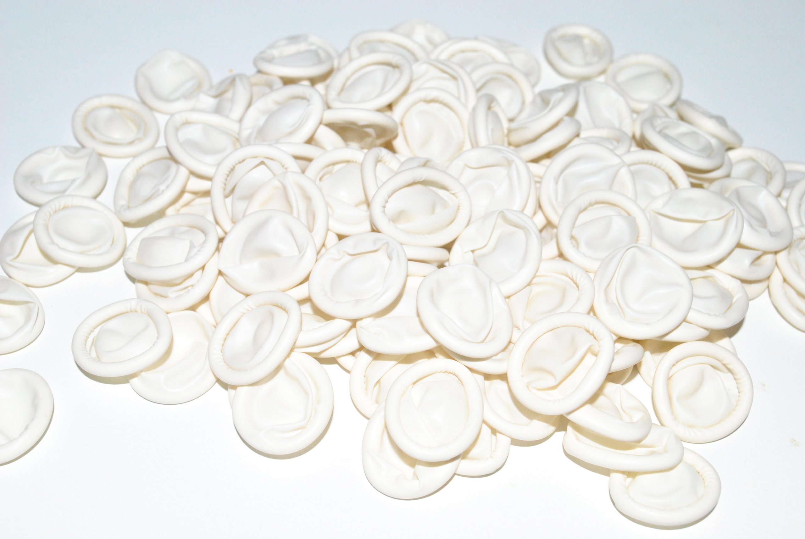 Kiara World 100 Latex Rubber Finger Cots Protector Shield for Hair Extensions Powder Free