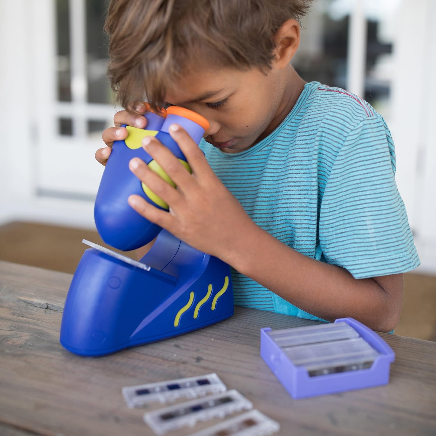 Educational Insights GeoSafari Jr. Talking Microscope, Featuring Bindi Irwin, Microscope for Kids, STEM & Science Toy, Interactive Learning, Ages 4+: Toys & Games