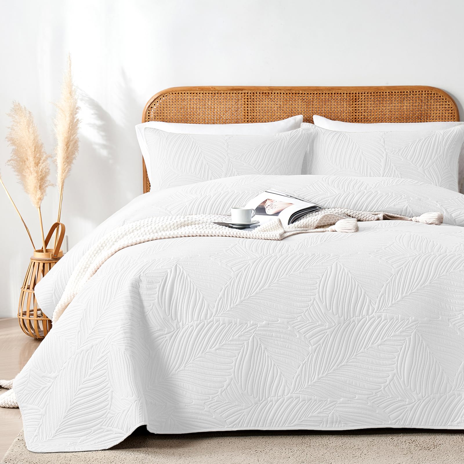 Photo 1 of OARAGE Queen Quilt Bedding Set Soft Lightweight White Bedspread with Leaf Pattern,Ultrasonic Microfiber Bed Coverlet Full Size for All Season (1 Quilt, 2 Shams)
