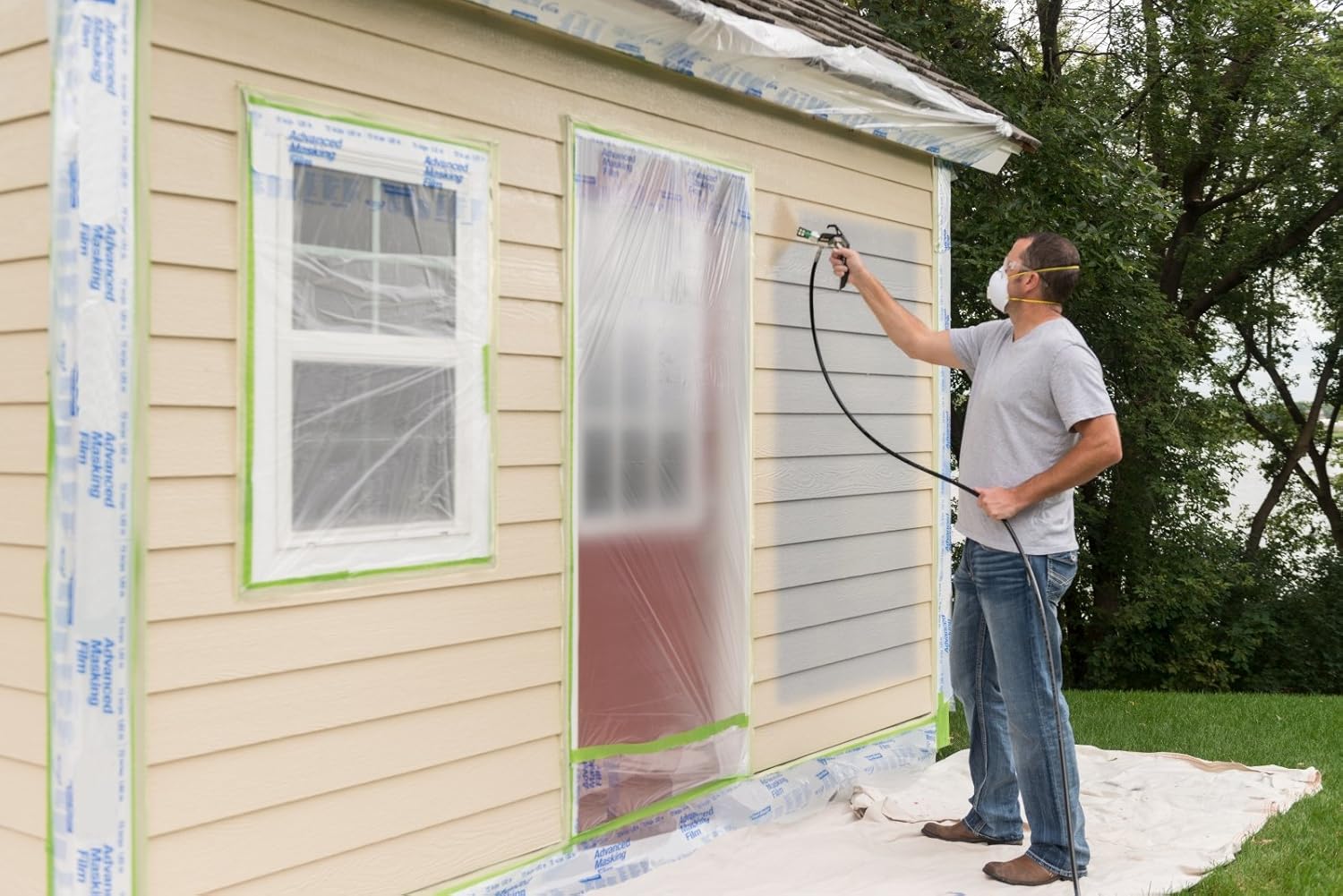 Fertigstellung eines Gartenhauses dank dem Airlessgerät