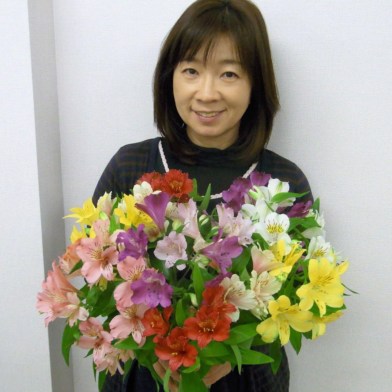 Amazon Co Jp アルストロメリア 切花 一級品 70cm 花5個 蕾5個付き 10本入り ピンク ホーム キッチン