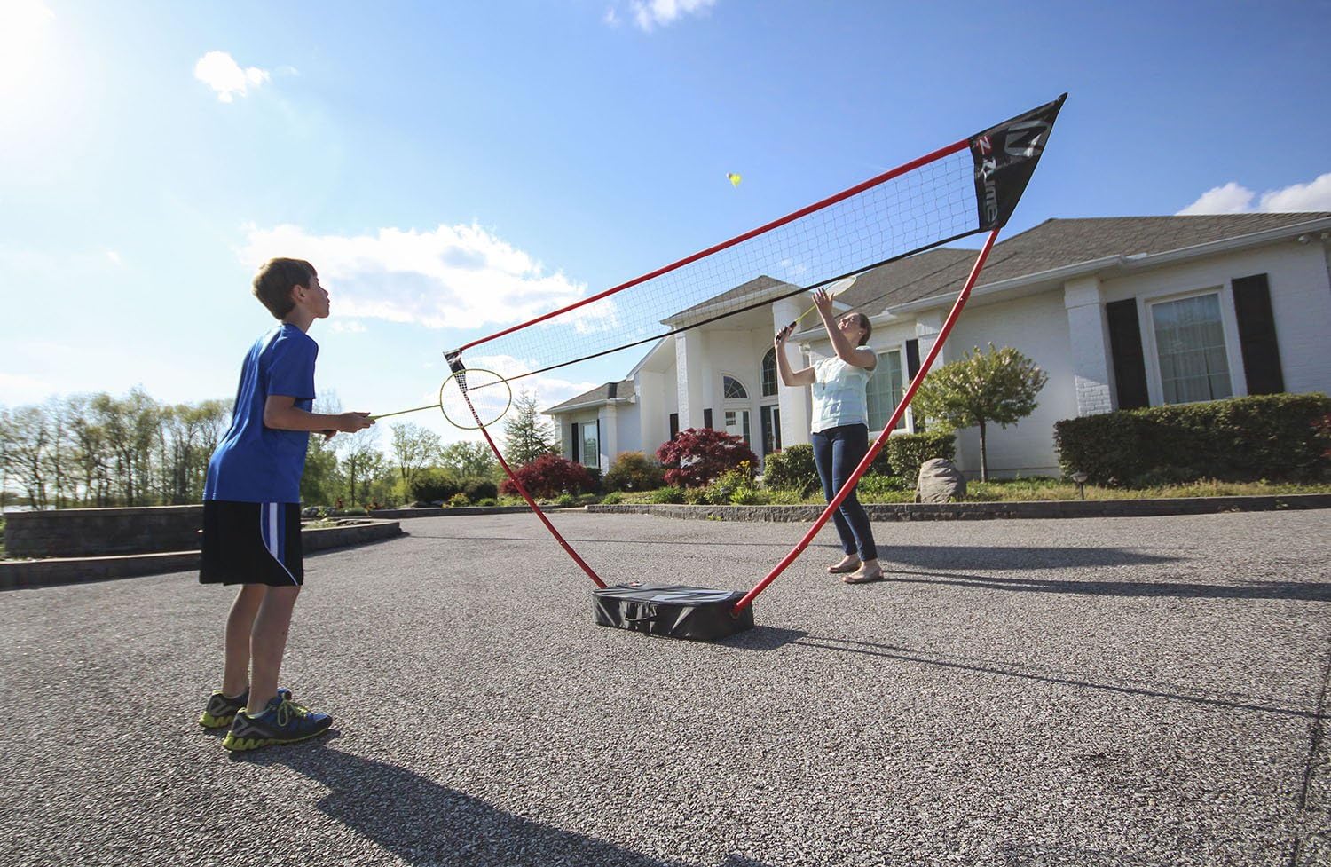Zume Games Portable Badminton Set with Freestanding Base – Sets Up on Any Surface in Seconds – No Tools or Stakes Required : Badminton Sets : Sports & Outdoors