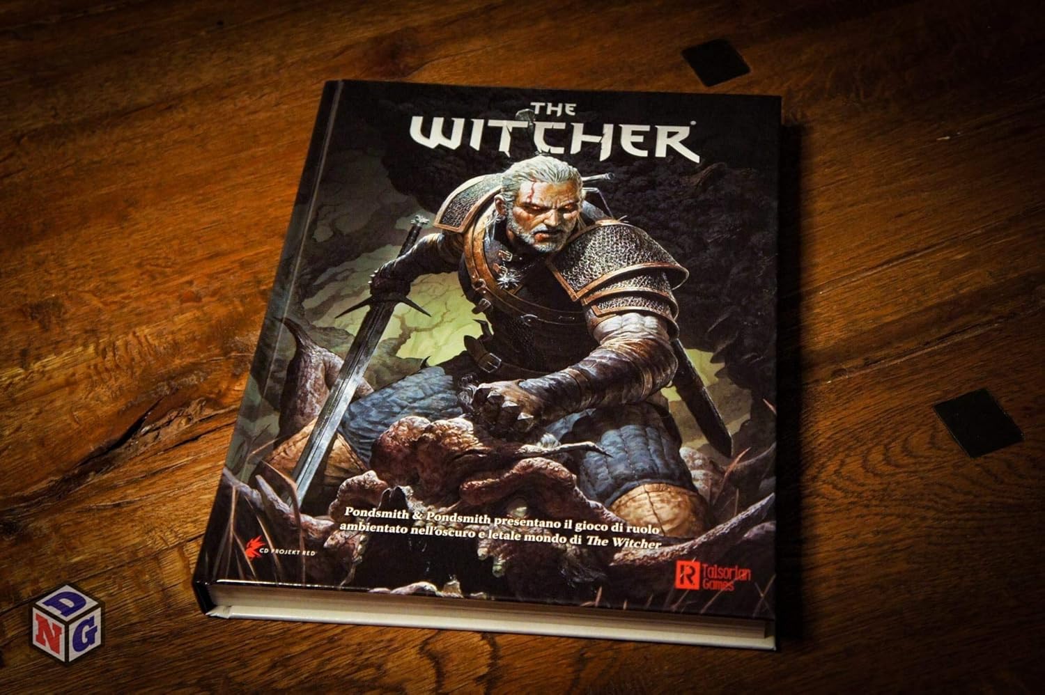 Fantàsia The Witcher - Manuale Base - Italiano: Amazon.es: Juguetes y juegos