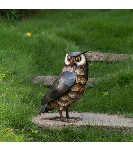 RUNADI Gartenfigur Scheuneneule Auf Stumpf – Dekofigur Für Garten, Terrasse Oder Balkon (mit Flügeln)