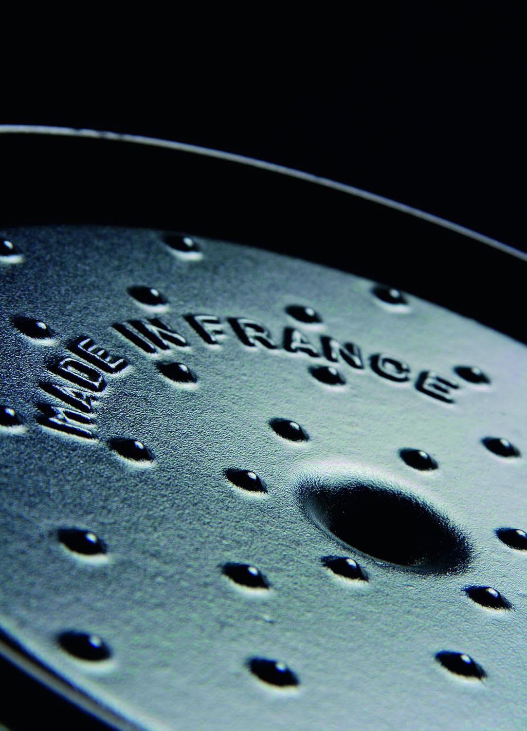 ストウブの鍋の裏側の突起