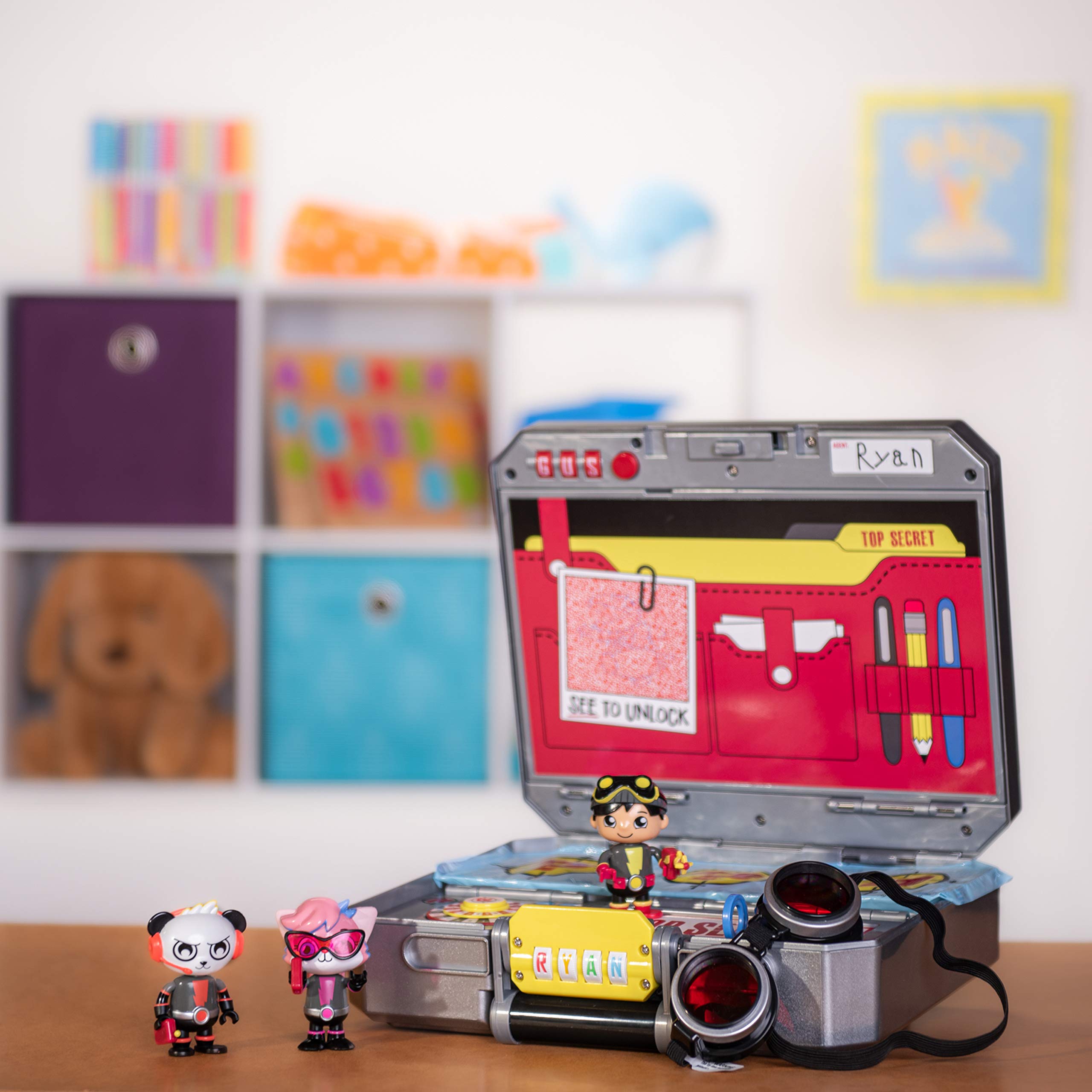 RYAN'S WORLD Secret Agent Mystery Mission Case, 3 Exclusive Spy Figures, 2 Wrist Communicators, Flashlight, Goggles, Code Breaker Spinner, Stickers, Accessories, UNbox