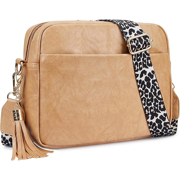 Bolso De Bandolera De Piel Pequeño De Colores Y Con Solapa Imitando La Piel De Leopardo. Con Tres Compartimentos Interiores