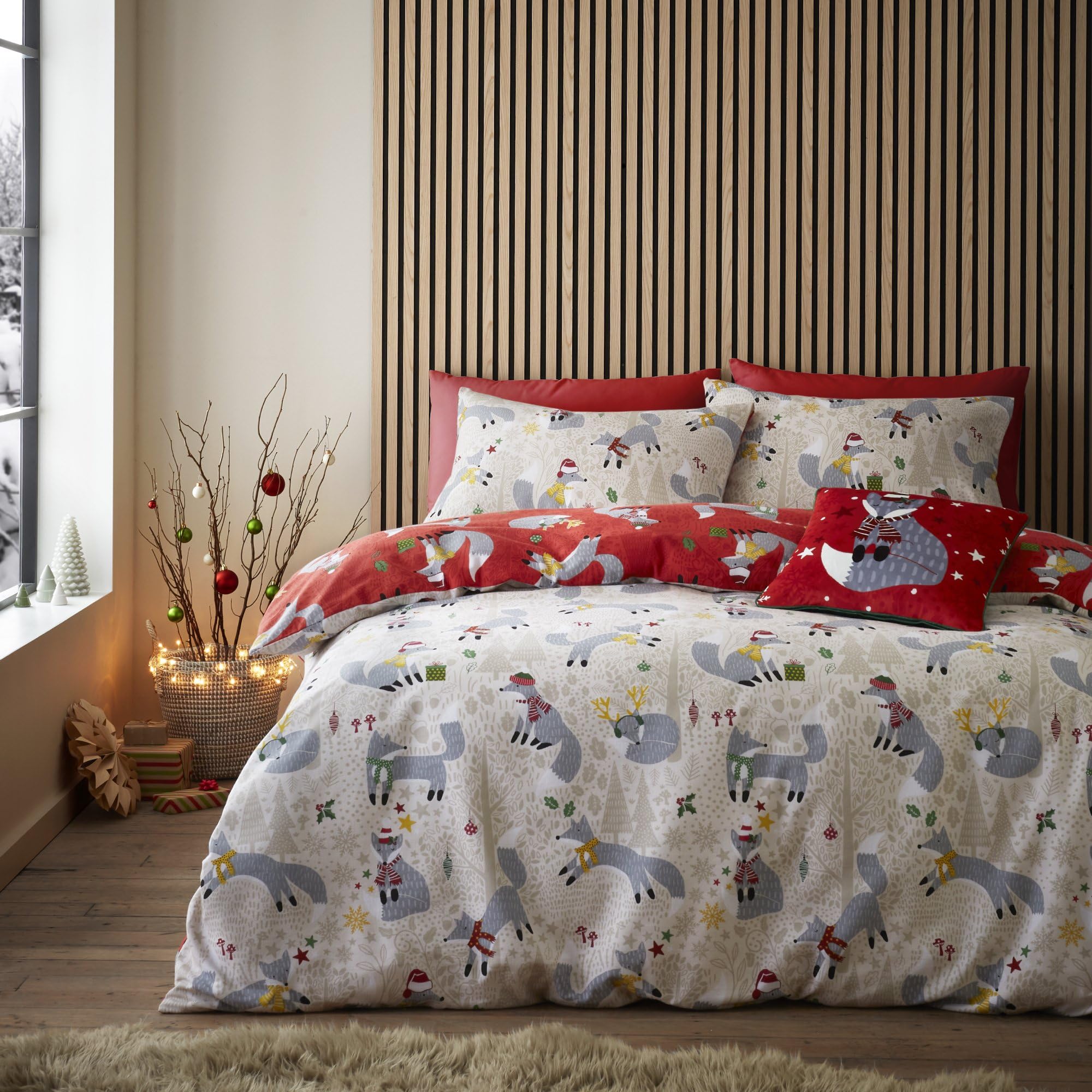 Fusion - Christmas Foraging Fox - Reversible Double Duvet Cover Set, Red/Natural — image 1