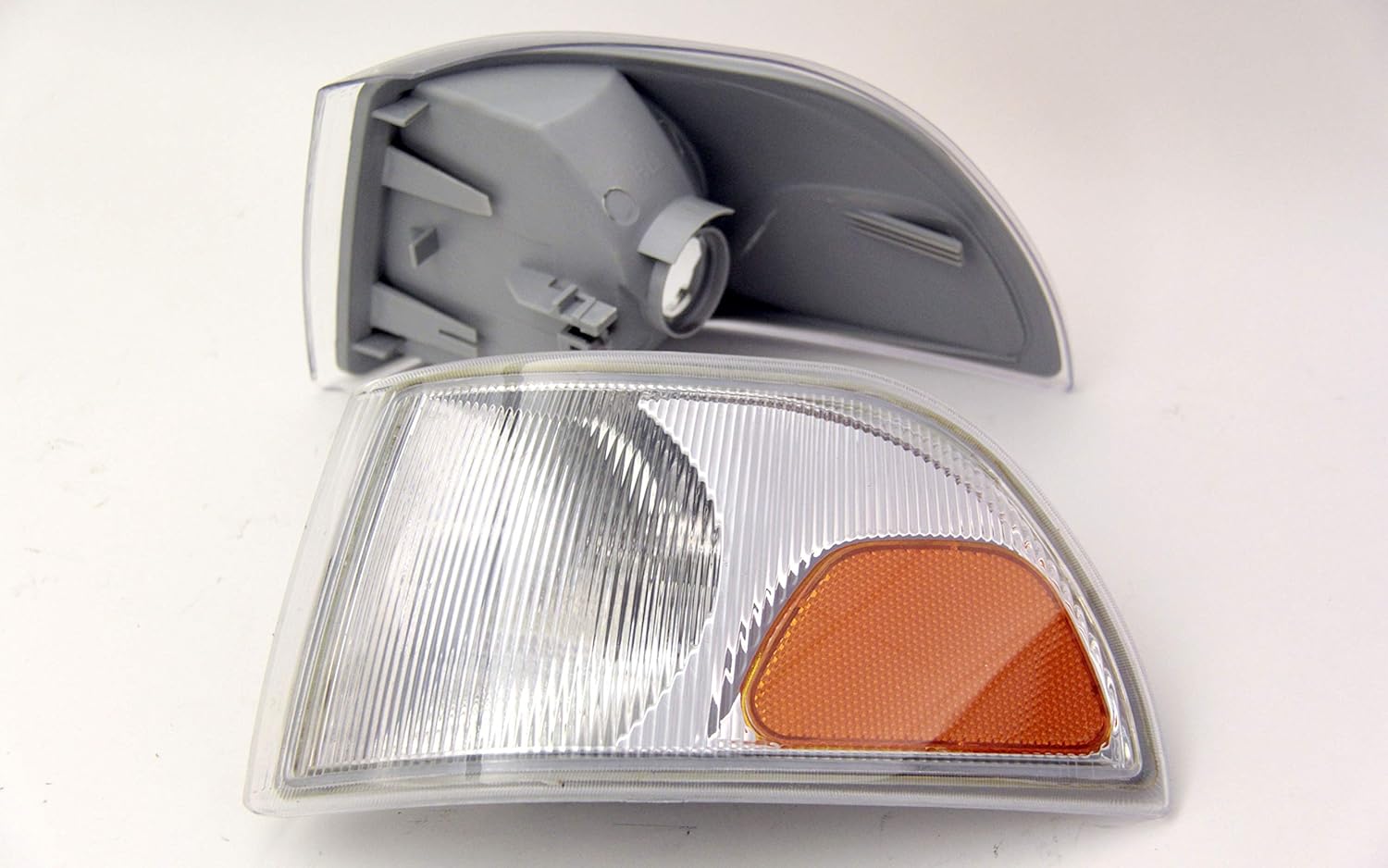 Turn Signal Light Lens 9483184, fits Volvo C70, S70, and