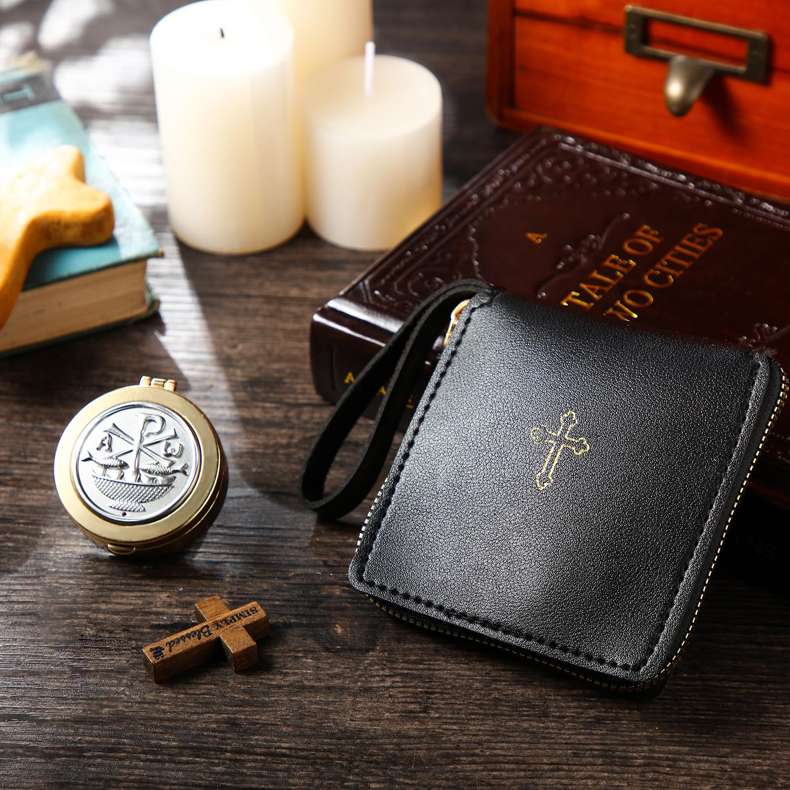 Huhumy 2 Pcs Leather Communion Purse for Pyx with Gold Latin Cross Container Catholic Budded Gold Toned Case Cross Pyx Bag for Communion Priests Deacons Eucharist Holy Gift (Hand-held Style)