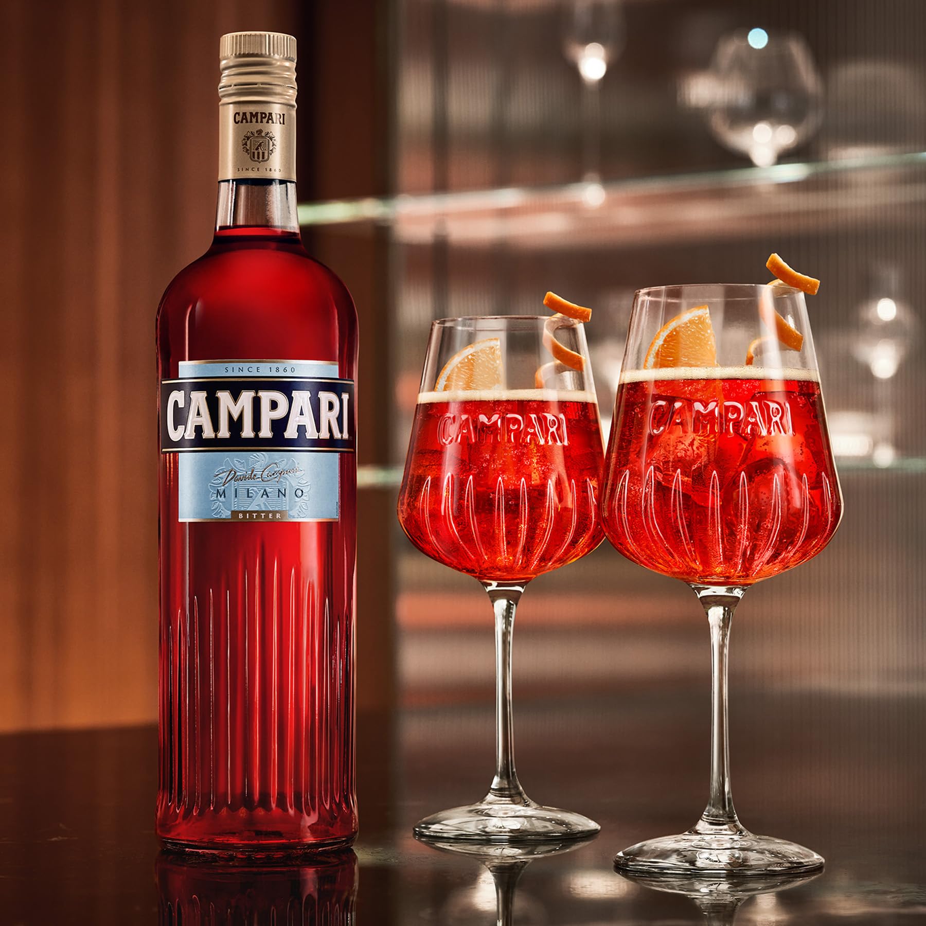 Campari Bitter Aperitif - Der italienische Aperitif und Cocktail Klassiker - Das Original für Negroni, Spritz & Soda Varianten - Mit 25 Vol.-% Alkohol - 0,7 L 3