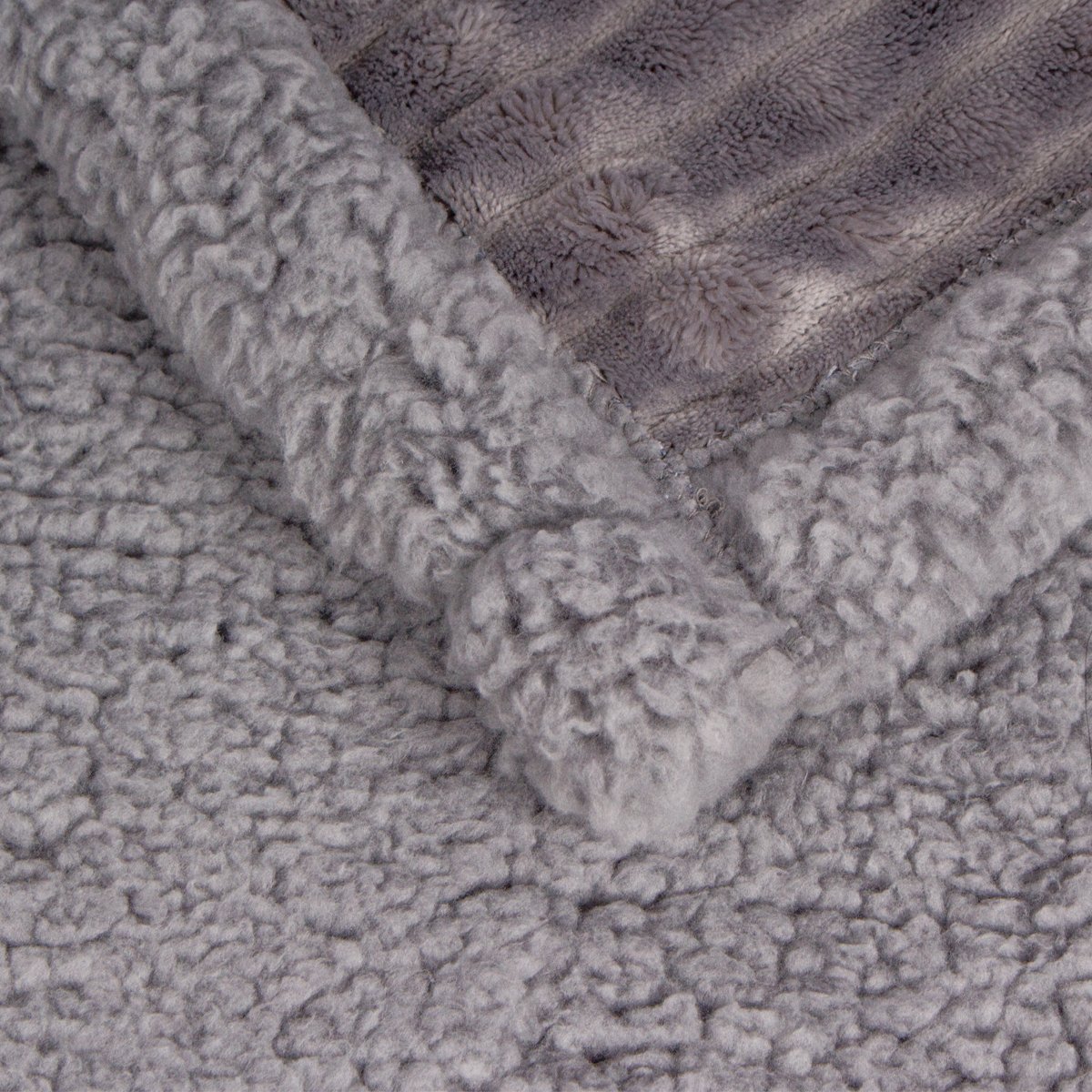 Ghome Luxury Fleece Sherpa Throw Blanket Warm Cozy Wavy Stripes ，Reversible Fuzzy Microfiber All Season Blanket for Bed or Couch 50”X60” in