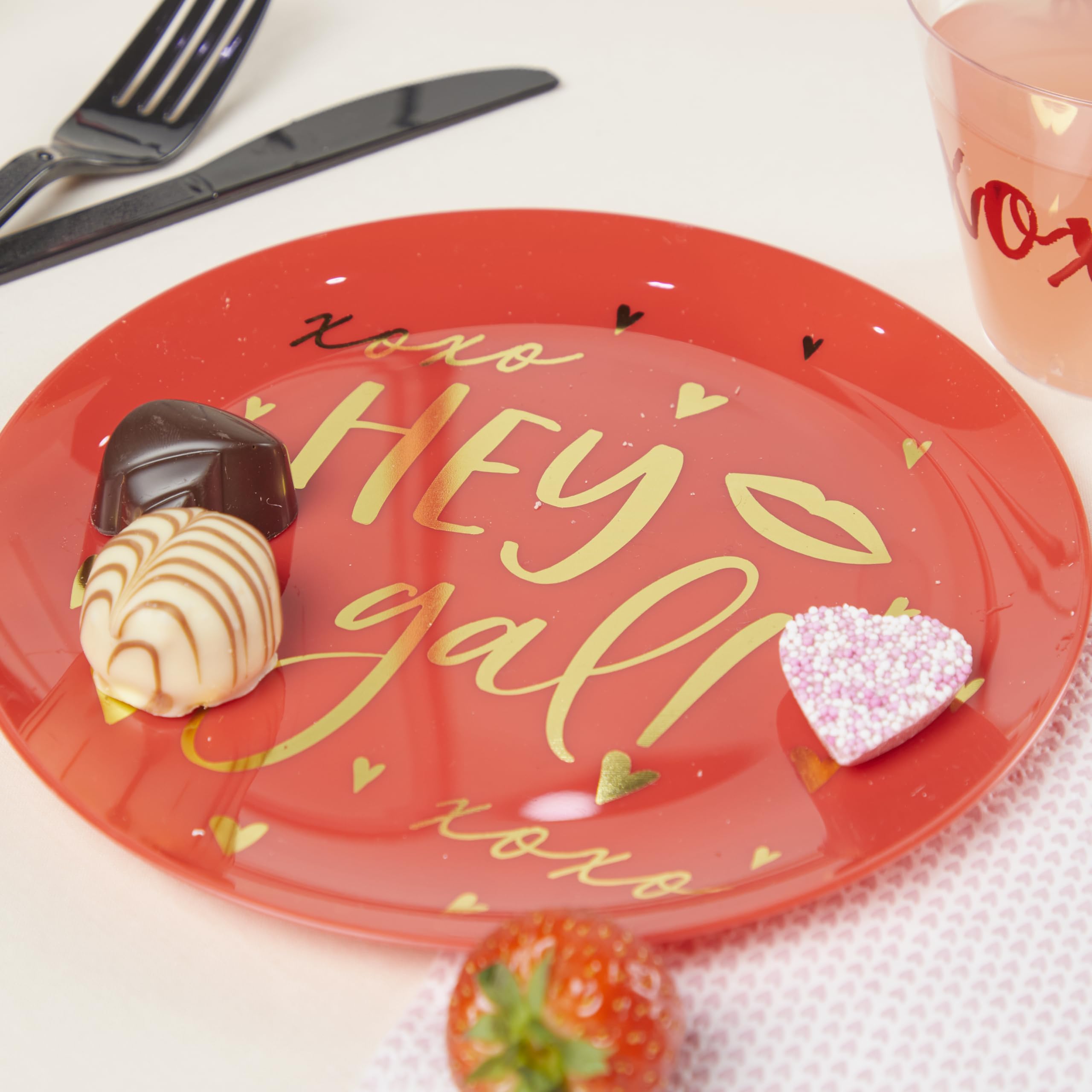 Amscan 430816 - Valentine's Day Hey Gal! Hot Stamped Re-usable Plastic Plates - 4 Pack