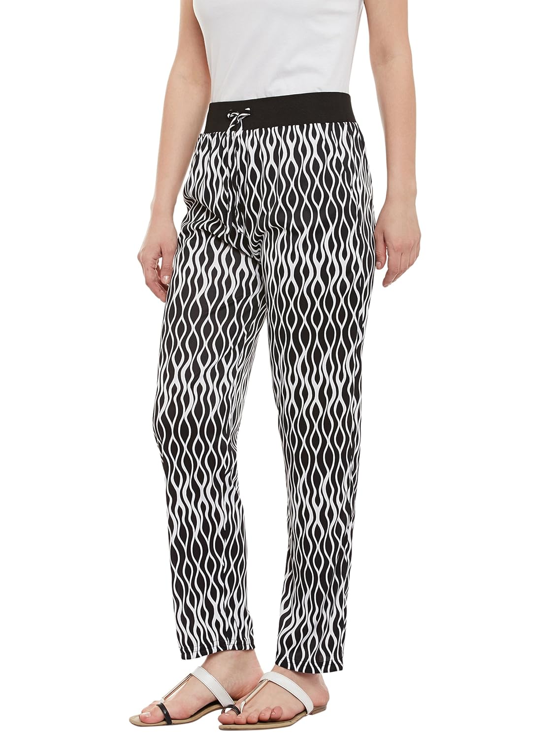 sakhi sang black & white printed pajamas