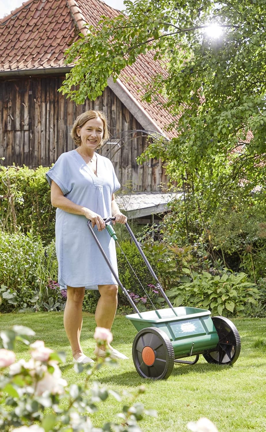 Substral EvenGreen Box Spreader with Large Wheels for Applying Fertiliser Seeds, Limescale and Sand, Pack of 1 - Image 3
