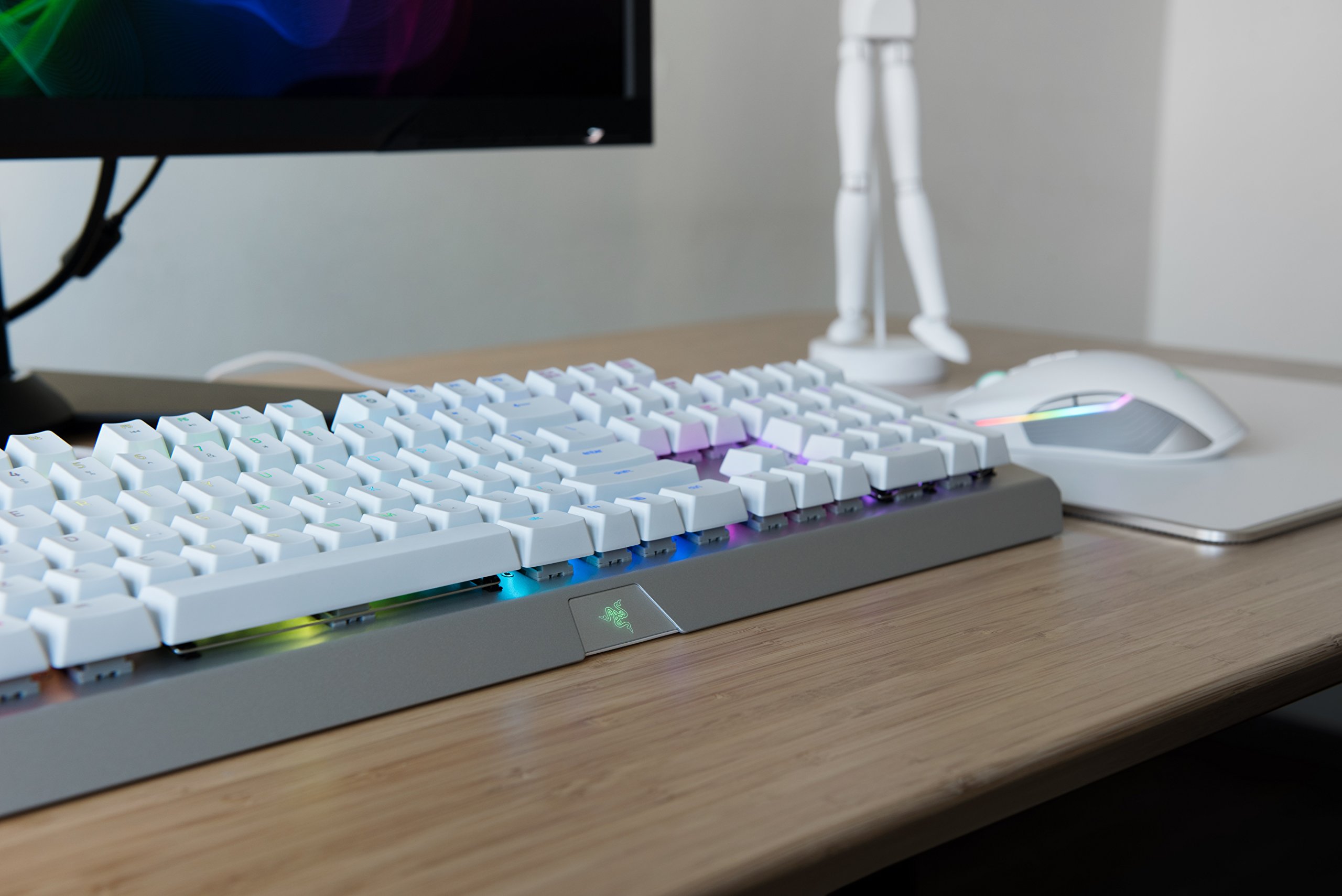 Razer BlackWidow X Chroma Mechanical Gaming Keyboard: Green Key Switches - Tactile & Clicky - Chroma RGB Lighting - Military-Grade Metal Construction - Mercury White