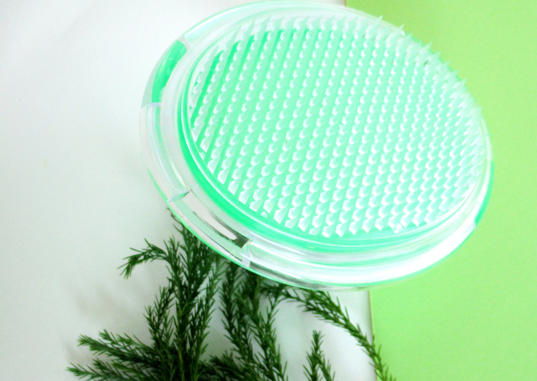 Fine Bristle Brush for Treating Ingrown Hairs and Razor Bumps