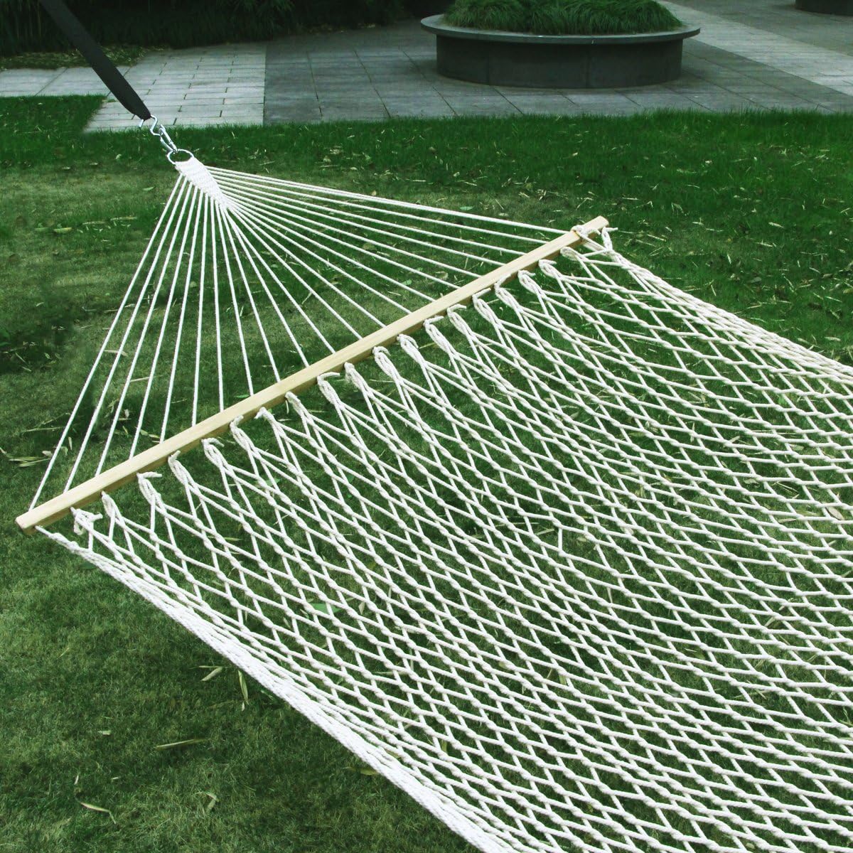 Erfect 59" Cotton Rope Double Hammock Hollow Out Patio Yard Hammock with Wood Spreader & Carabiners (Beige)