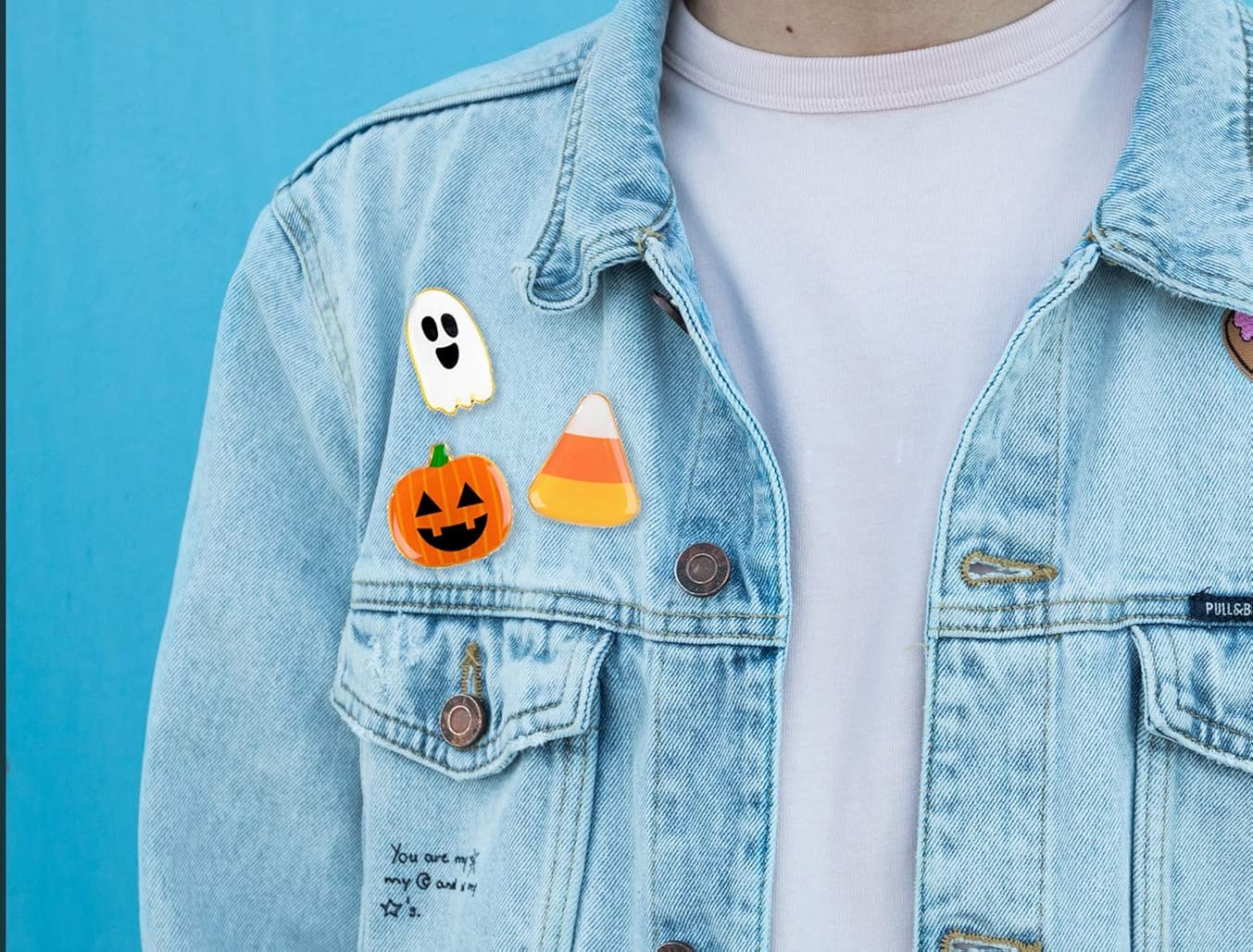 Halloween Pins - 24-Pack Enamel Pins, Lapel Pins for Halloween Costume Parties, Kids Party Favors, 6 Designs, 1.1 x 0.3 x 1.1 Inches: Clothing