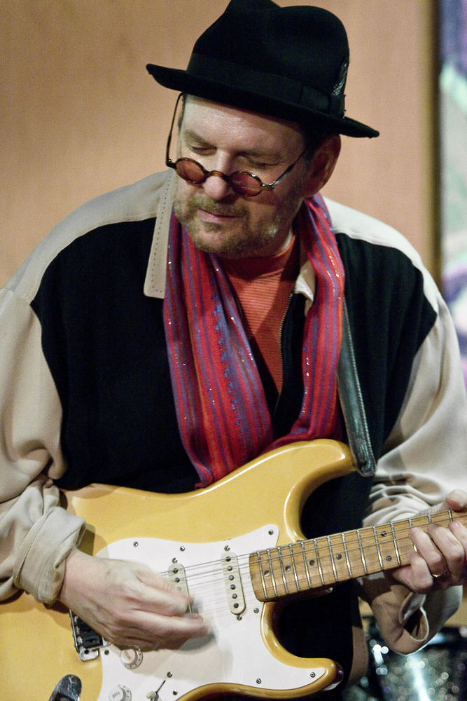 Ronnie Earl on Amazon Music