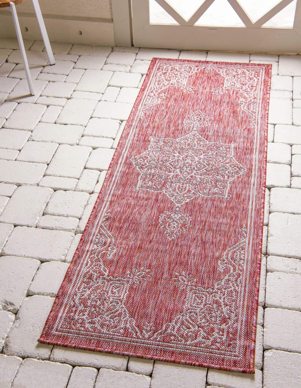 Unique Loom Outdoor Traditional Collection Area Rug – Antique (2′ x 6′ 1″ Runner, Rust Red/ Gray)
