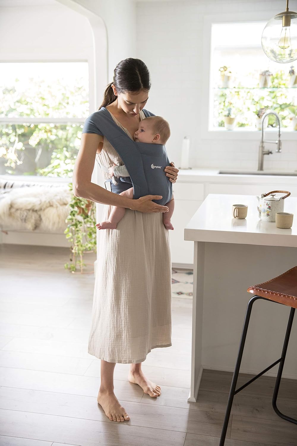 Ergobaby Embrace Baby Carrier For Newborns From Birth With Head Support Extra Soft And Ergonomic Oxford Blue Amazon Co Uk Baby