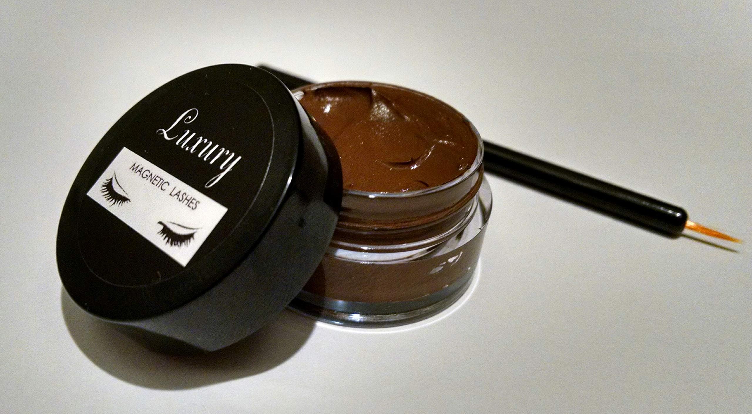Magnetic Eyeliner with Application Brush (Brown)