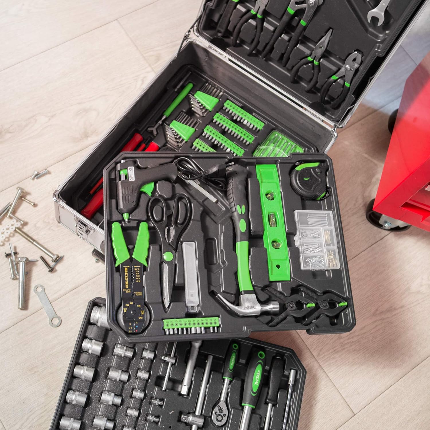 Super Saturday TecTake 799 Pcs Aluminium Metal Tool Box Kit Set Storage