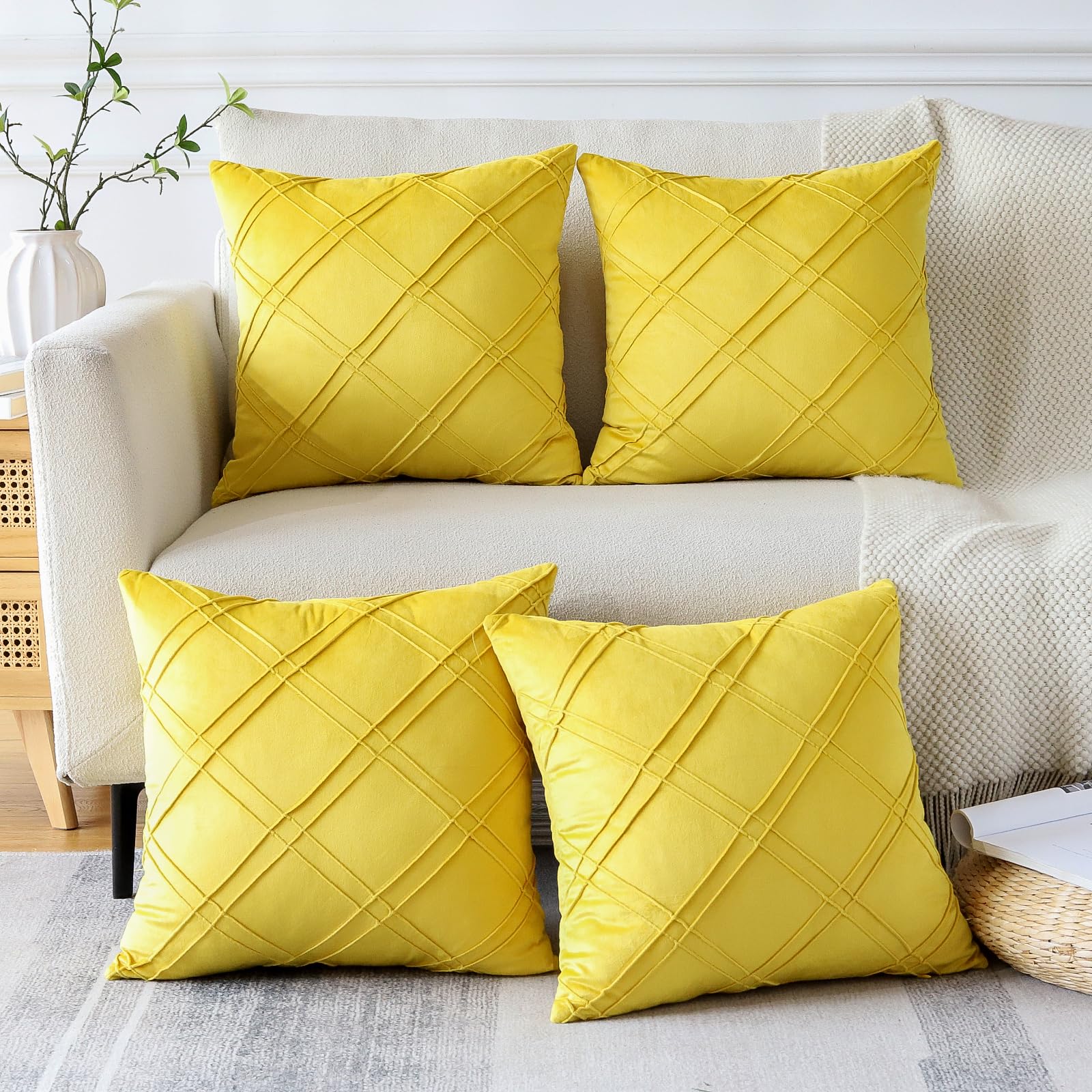 Sungeek Set of 4 Soft Velvet Decorative Cushion Covers Diamond Pattern Pillow Covers with Invisible Zipper Square Throw Pillow Cases for Sofa Car Patio Bedroom Living Room (45x45 cm, Yellow)